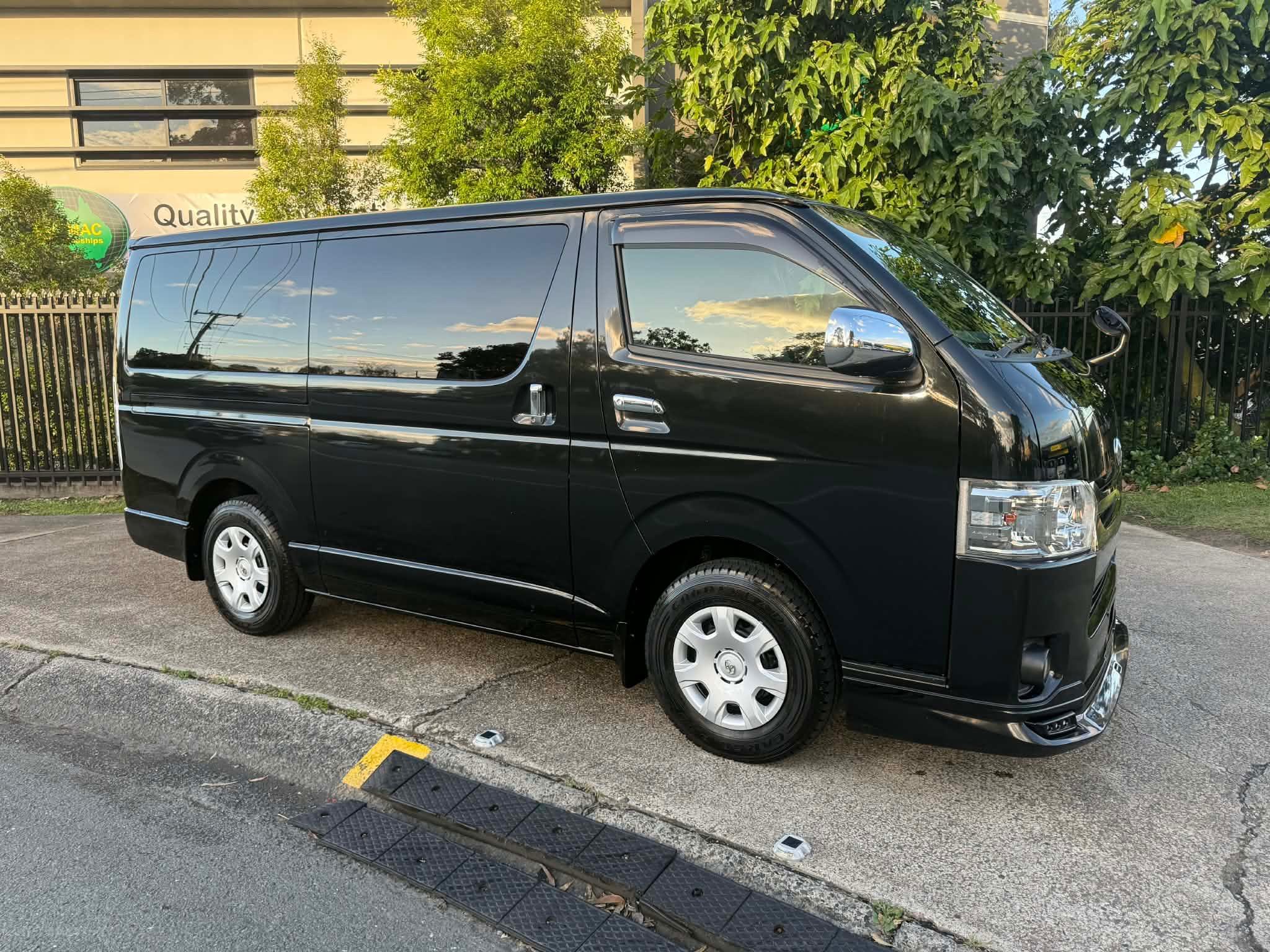 TOYOTA HIACE