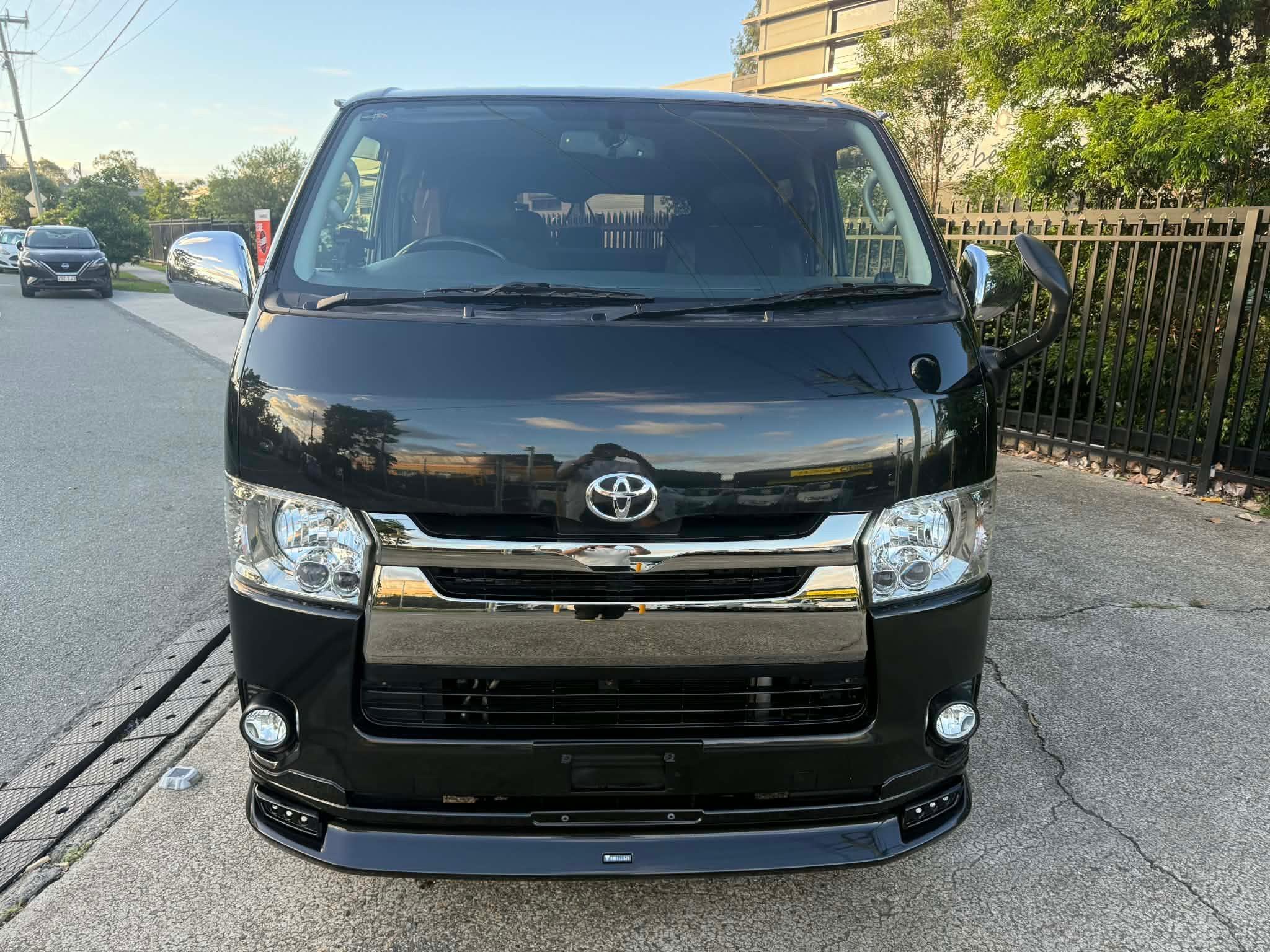 TOYOTA HIACE