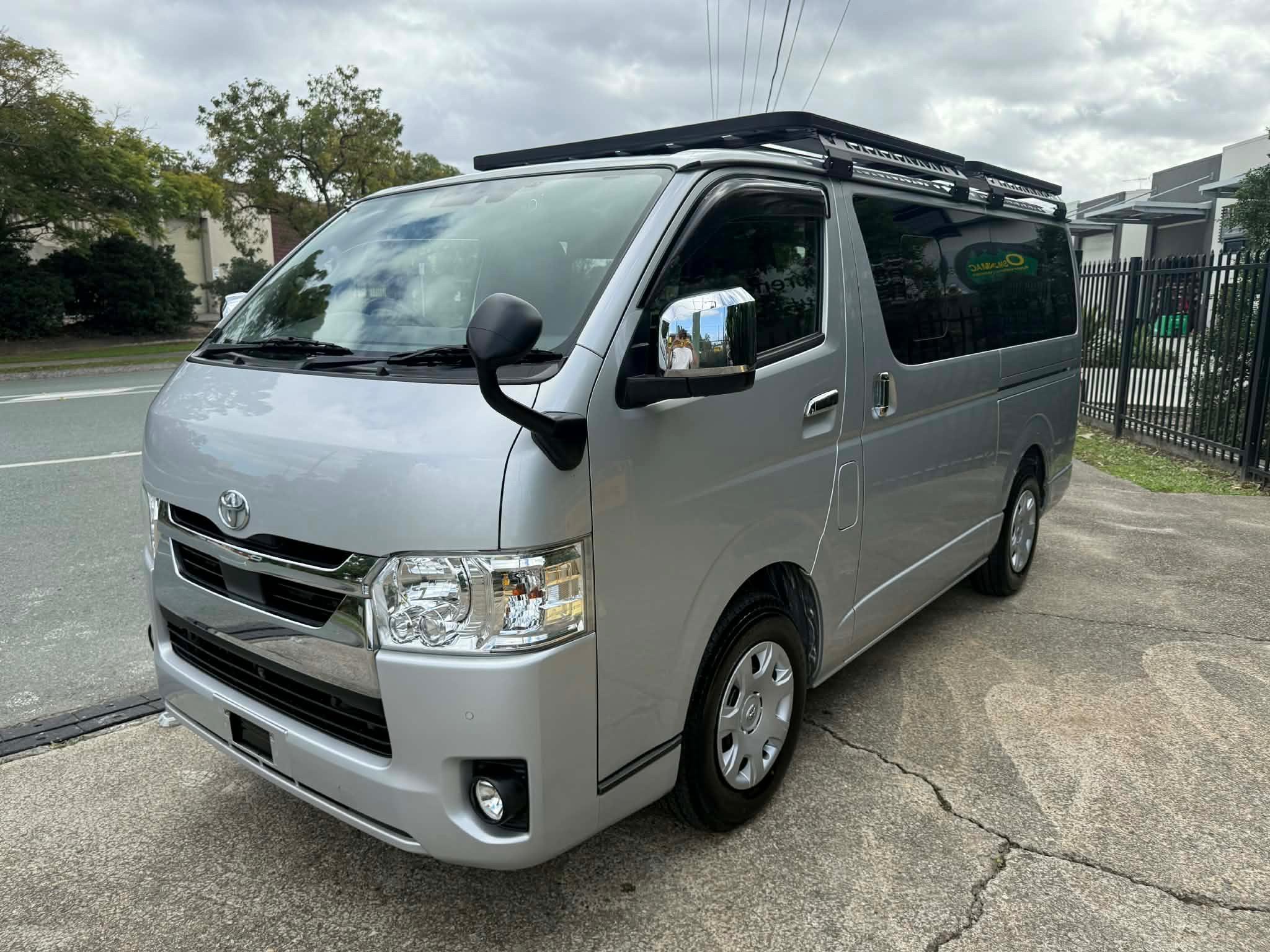 TOYOTA HIACE
