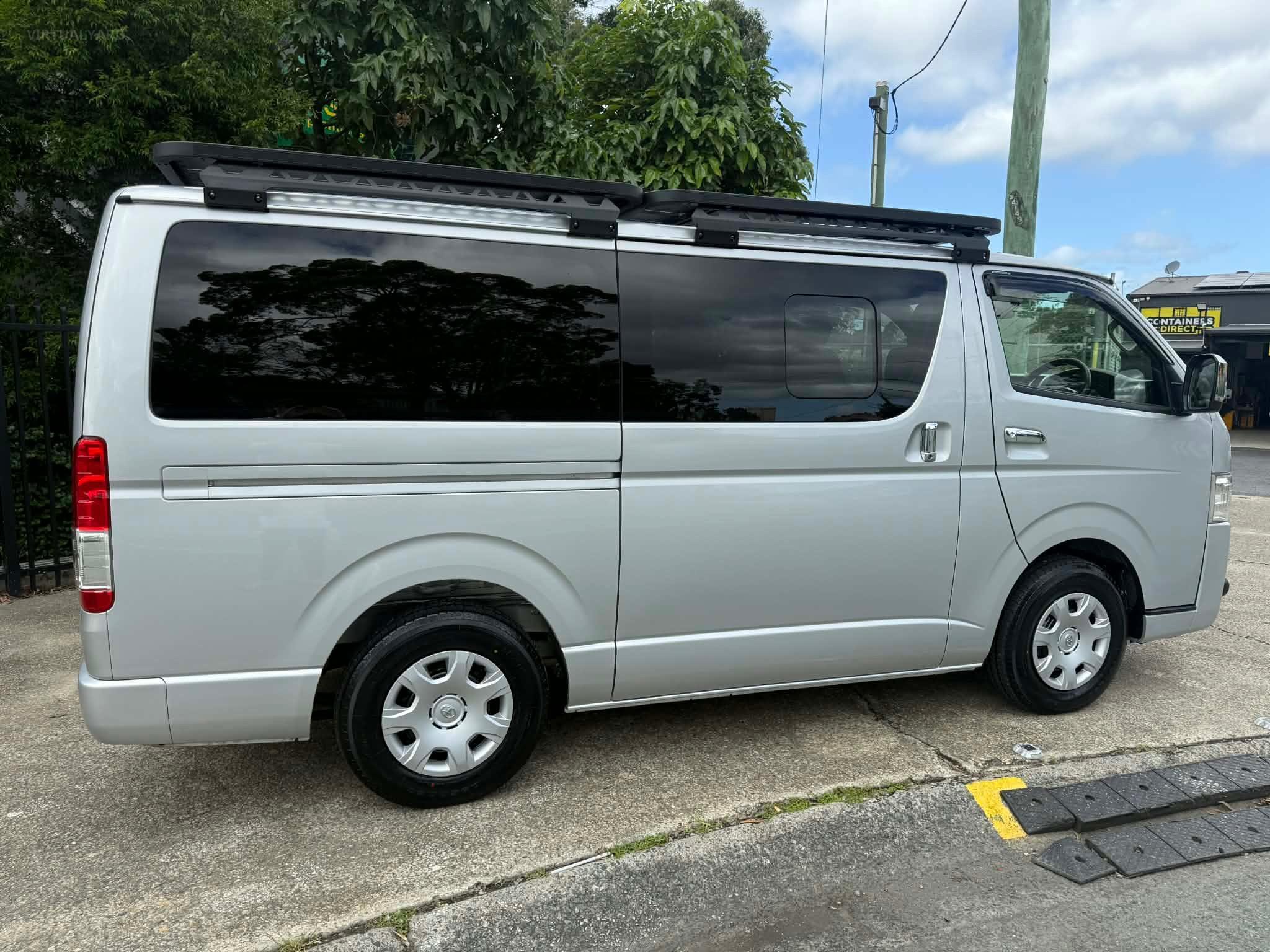 TOYOTA HIACE
