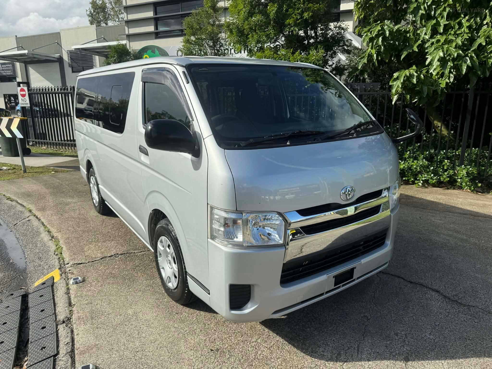TOYOTA HIACE