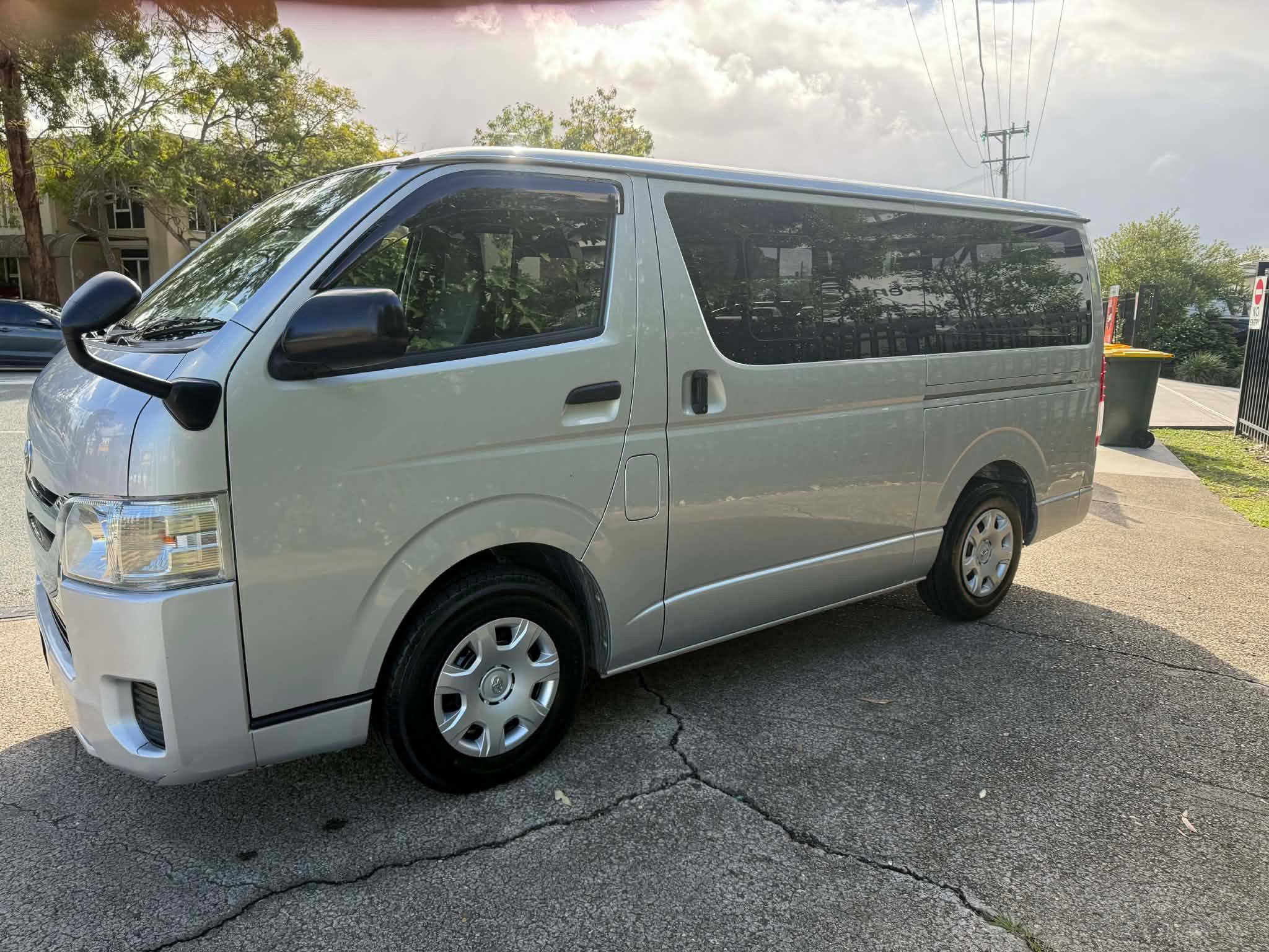 TOYOTA HIACE