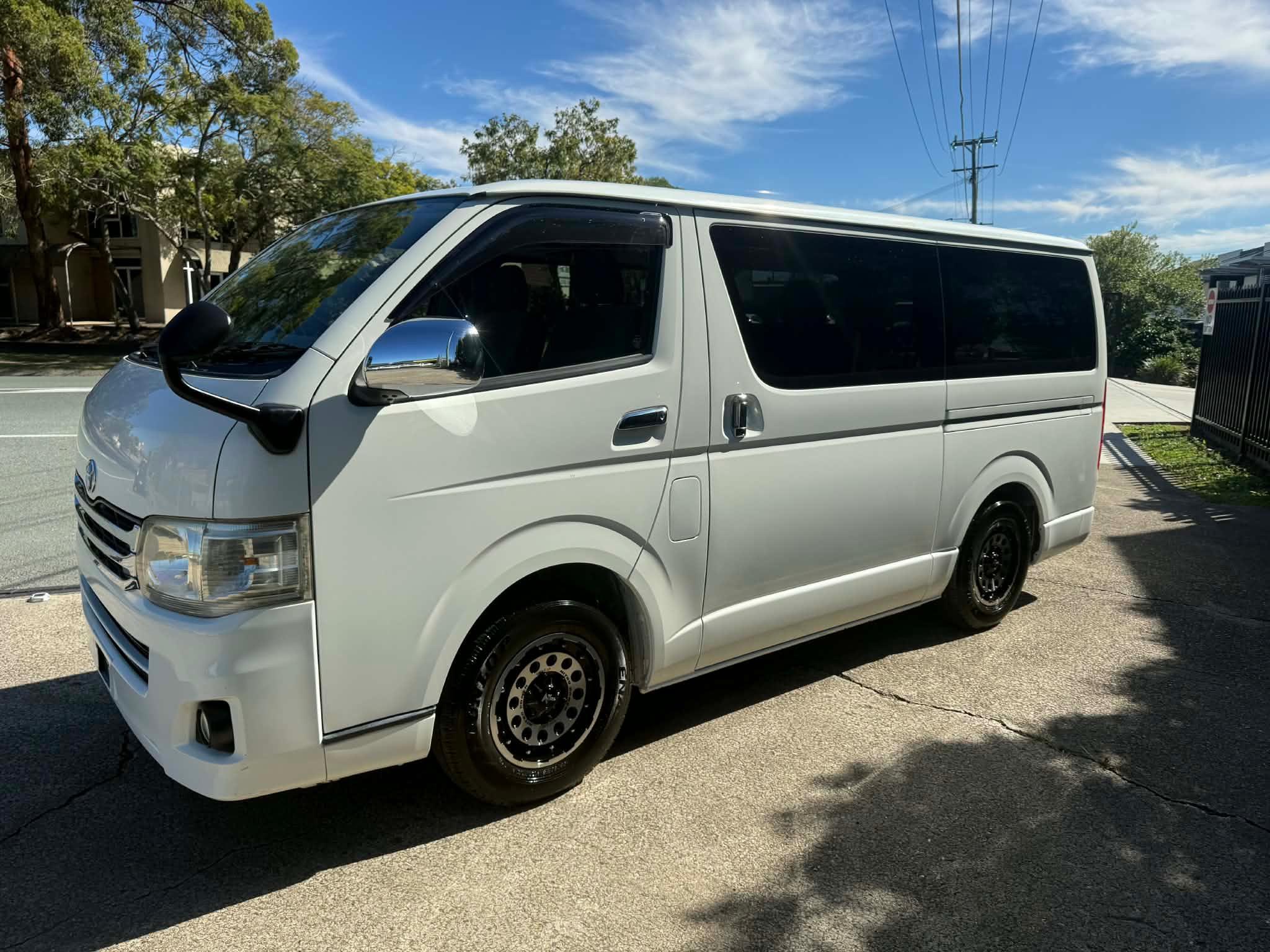 TOYOTA HIACE