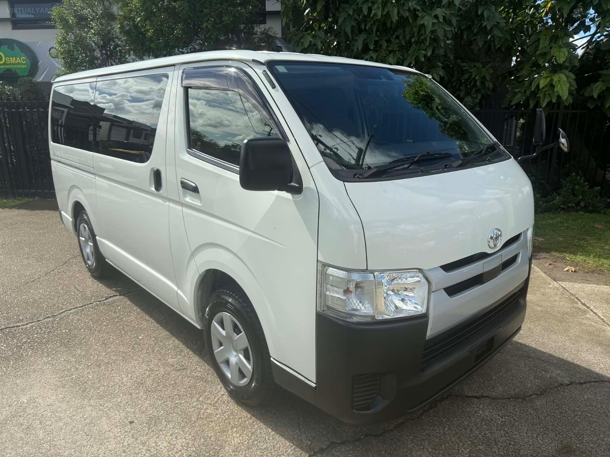 TOYOTA HIACE