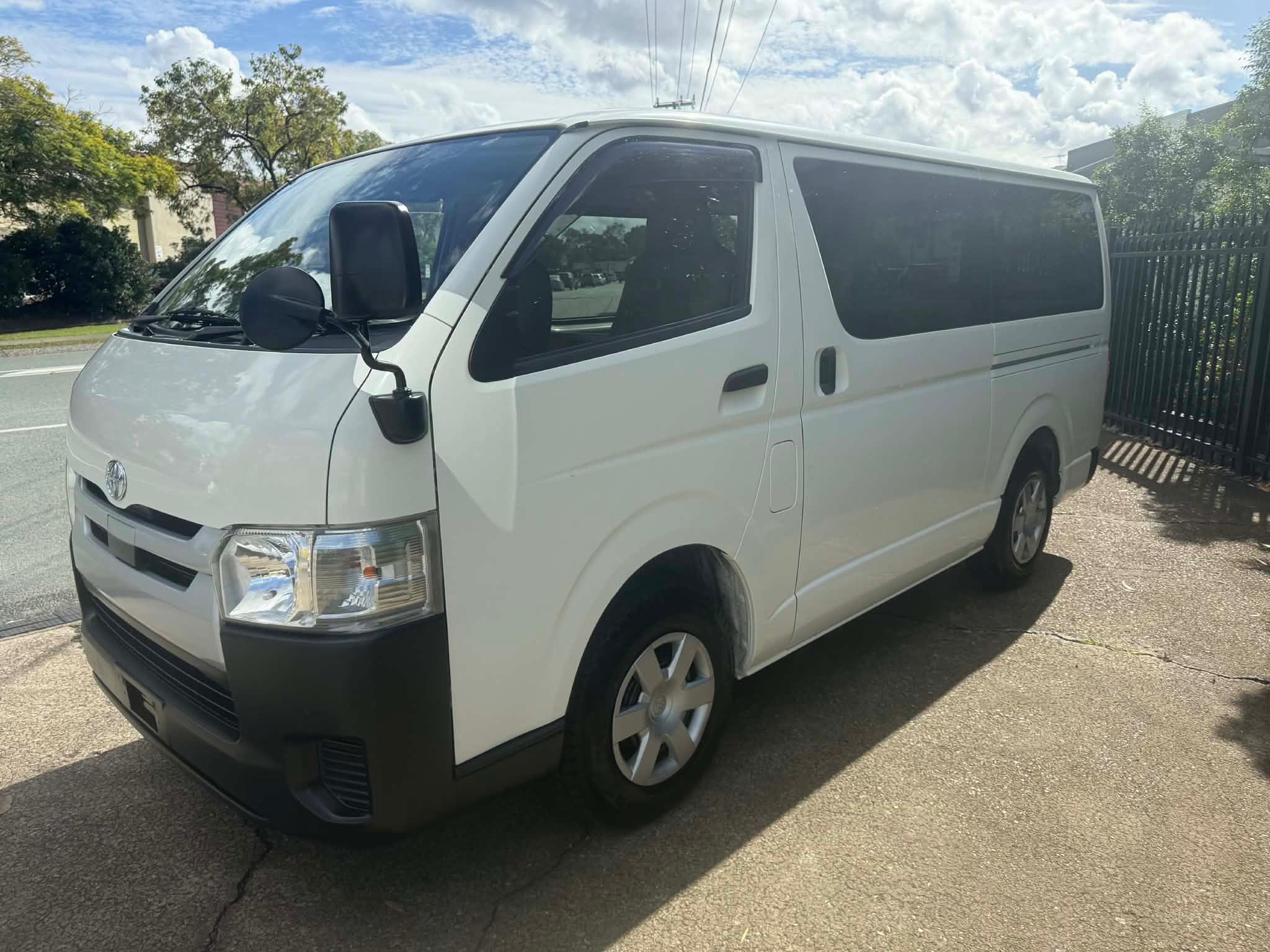 TOYOTA HIACE