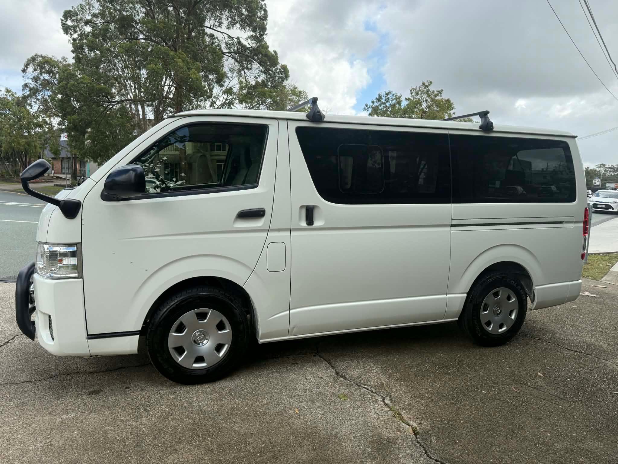 TOYOTA HIACE