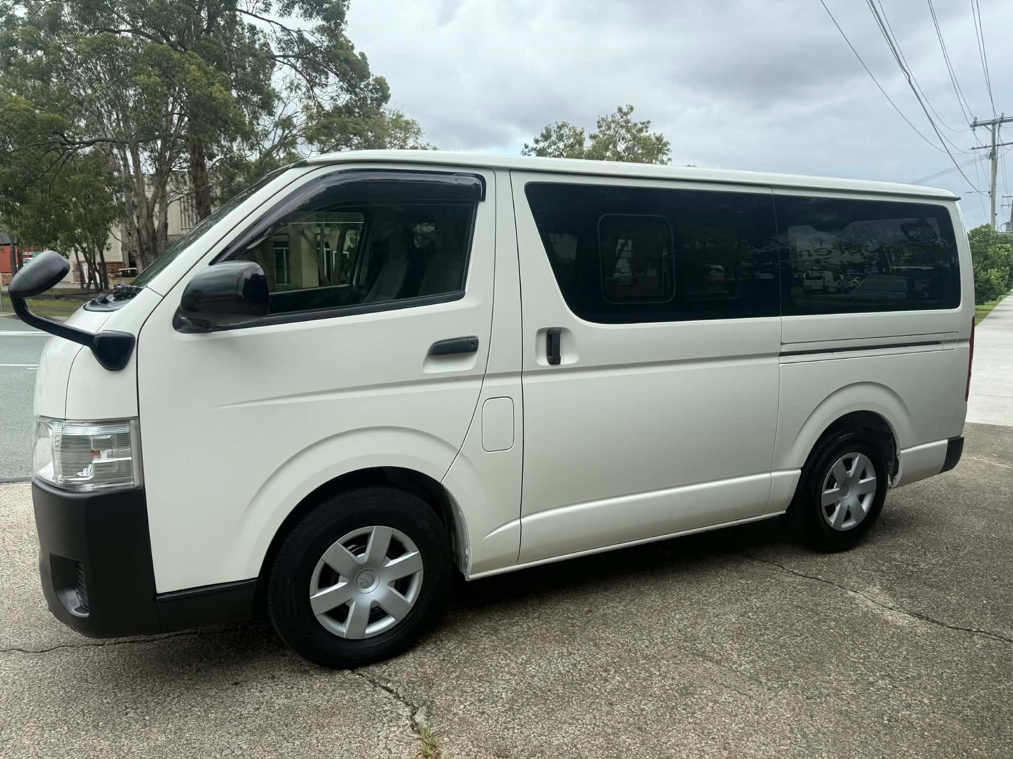 TOYOTA HIACE