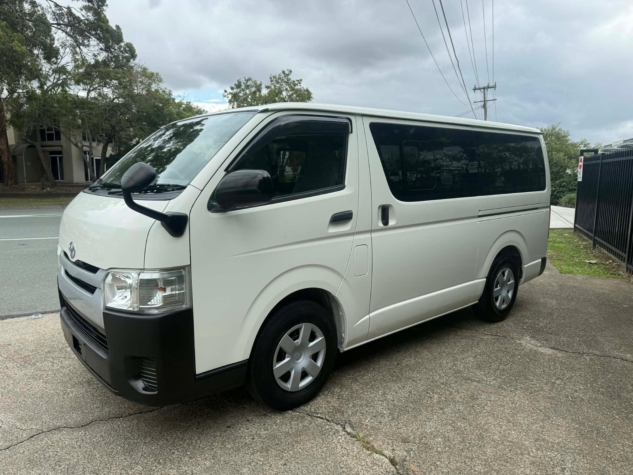 TOYOTA HIACE