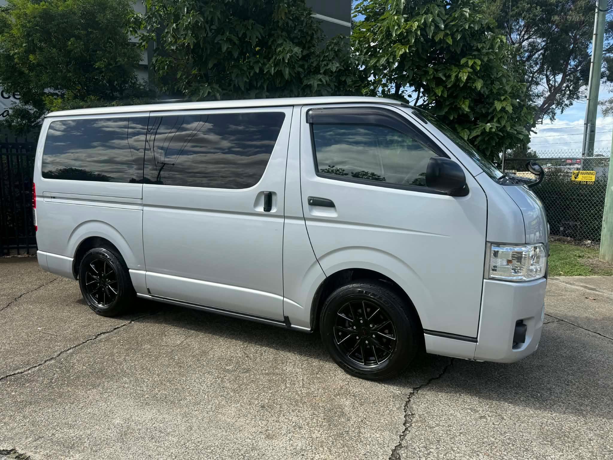 TOYOTA HIACE