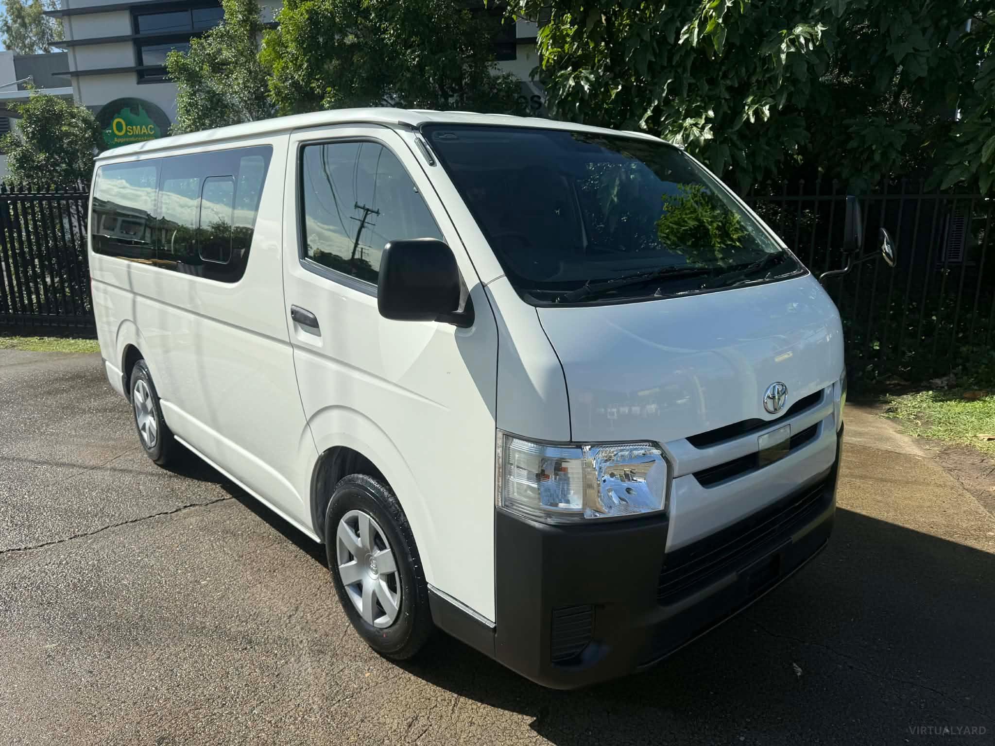 TOYOTA HIACE