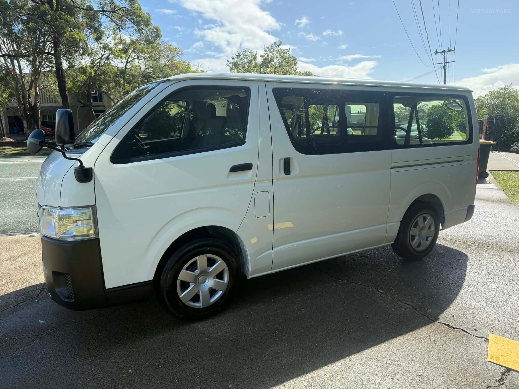TOYOTA HIACE