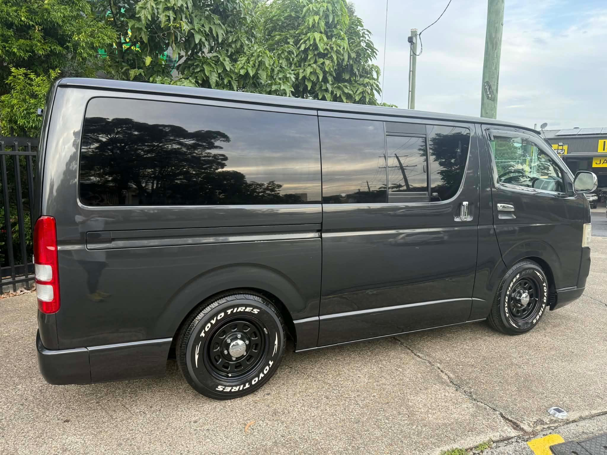 TOYOTA HIACE