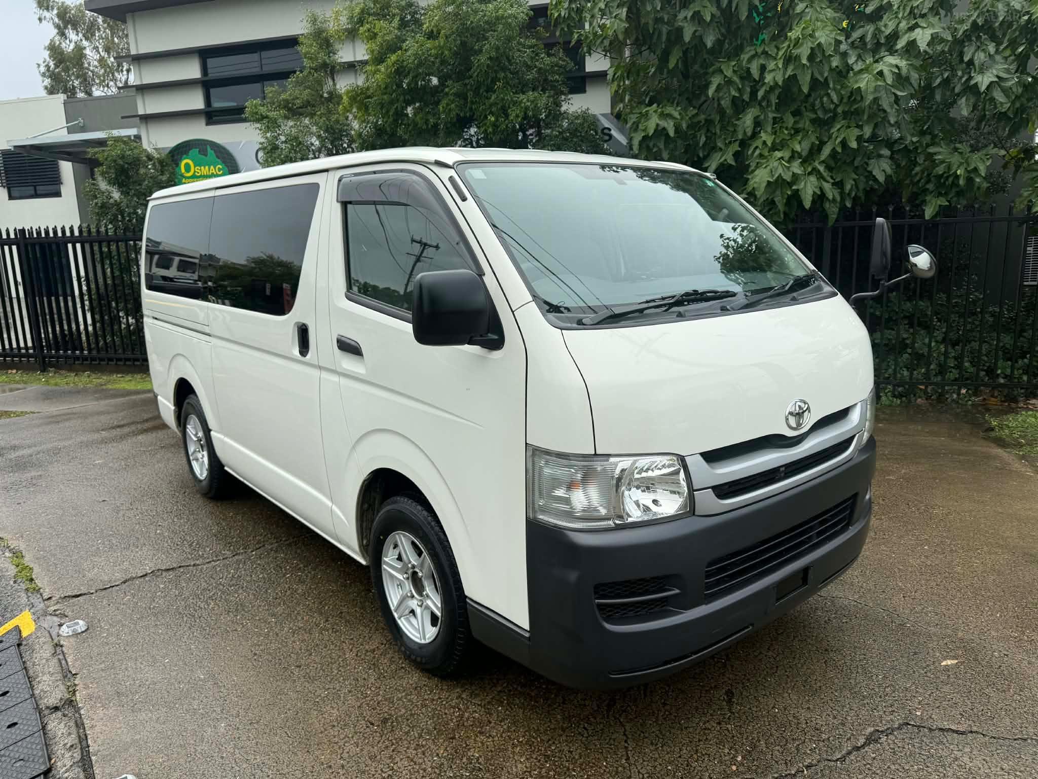 TOYOTA HIACE