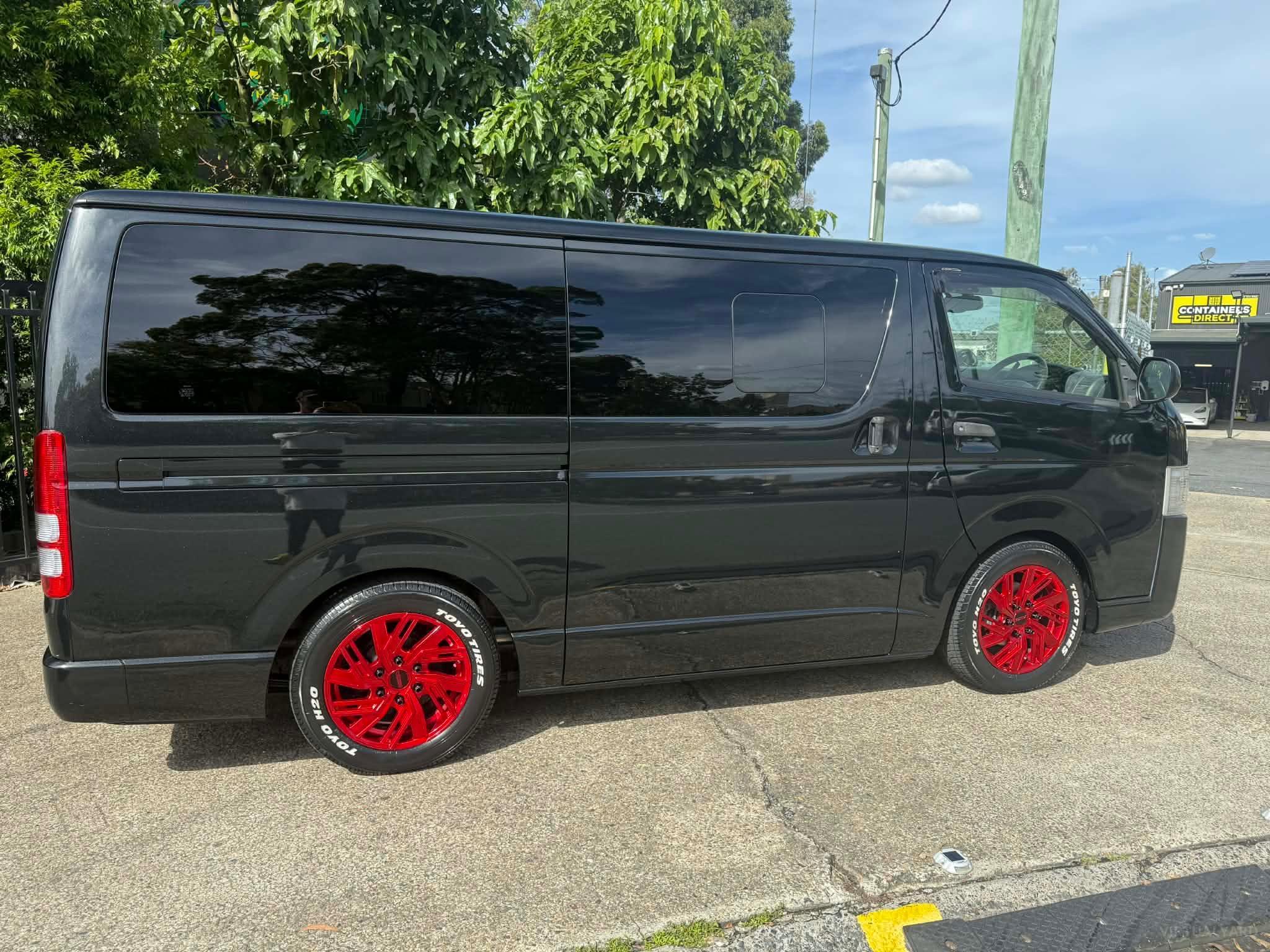 TOYOTA HIACE