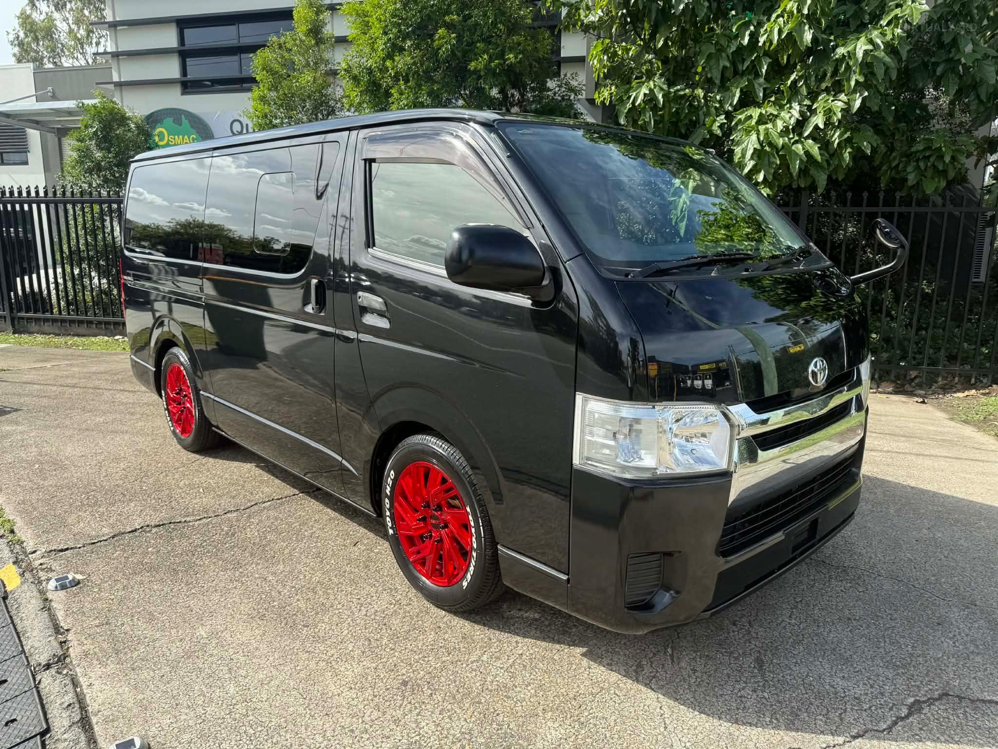 TOYOTA HIACE