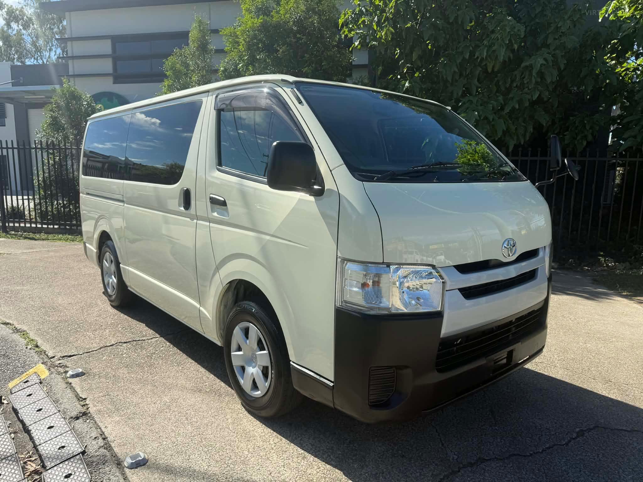 TOYOTA HIACE