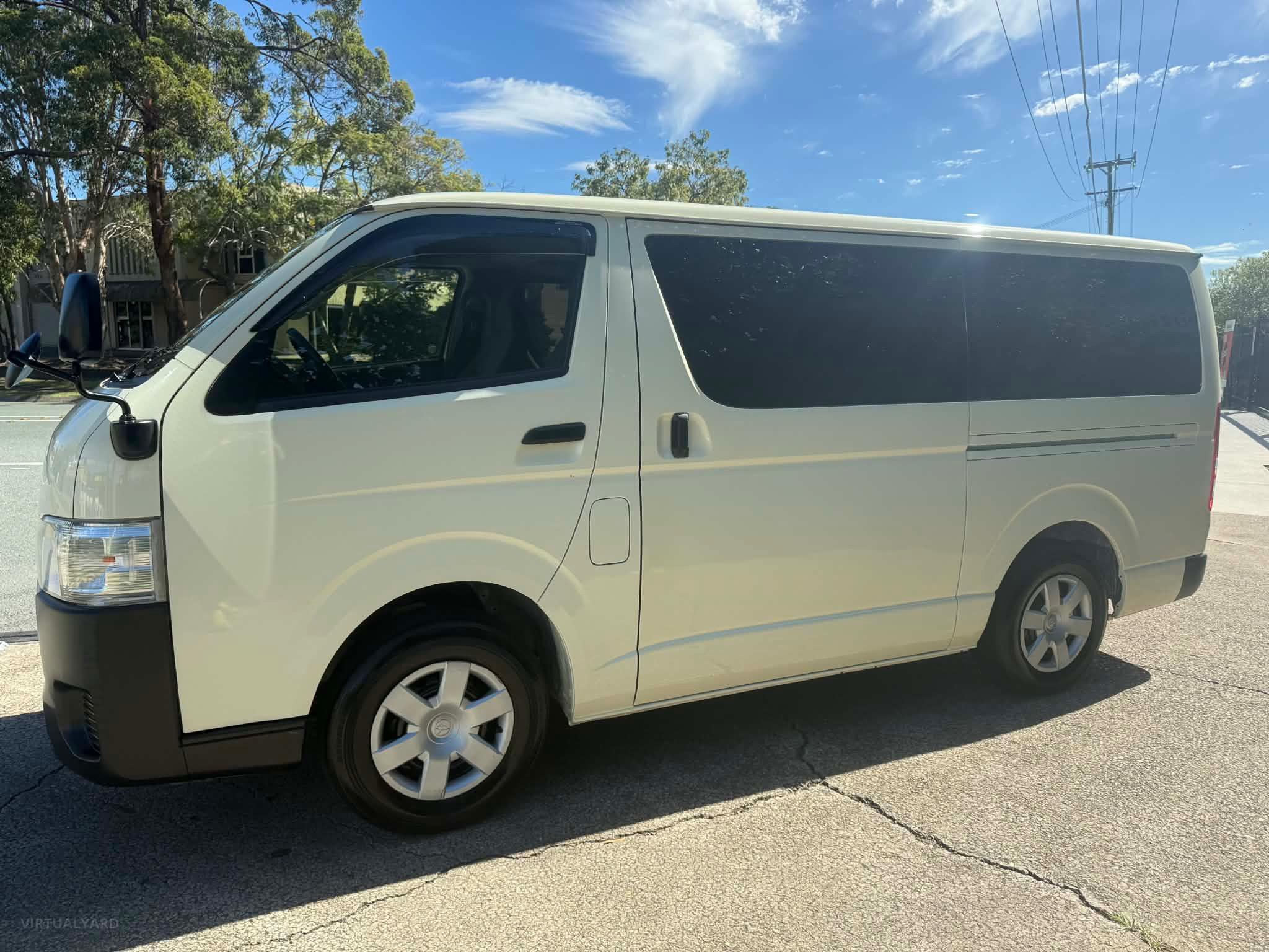 TOYOTA HIACE