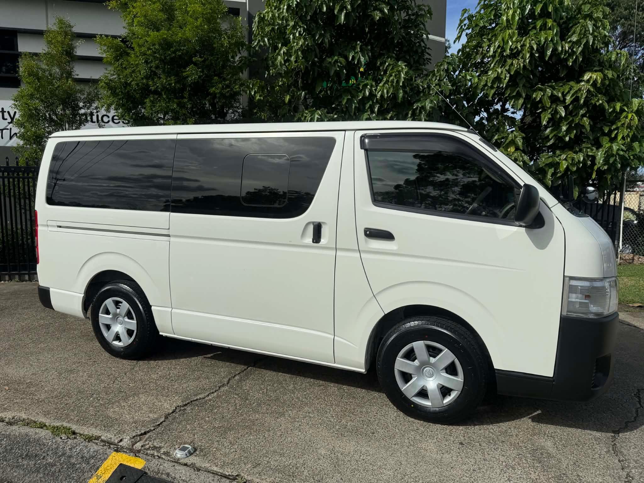 TOYOTA HIACE