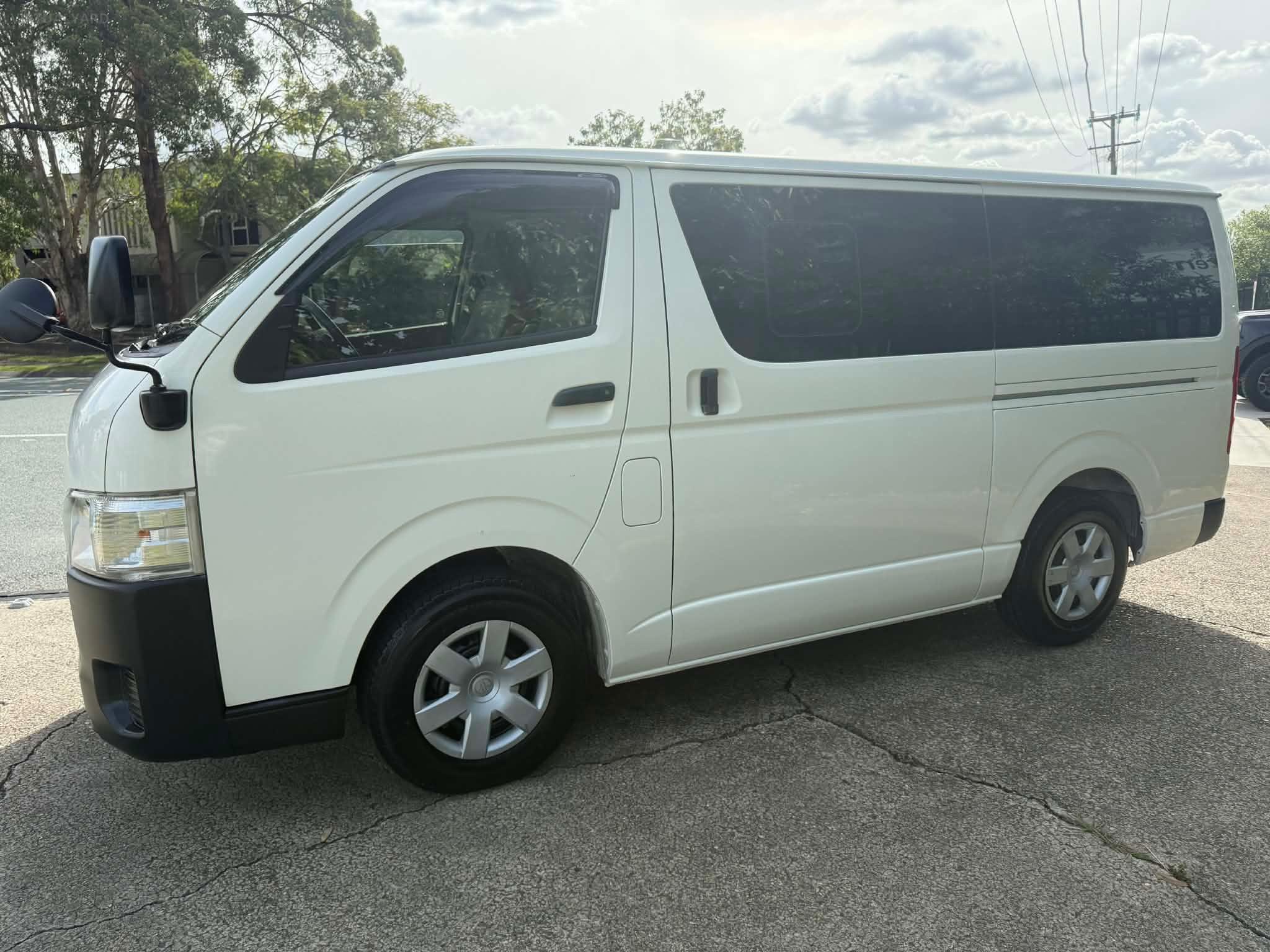 TOYOTA HIACE