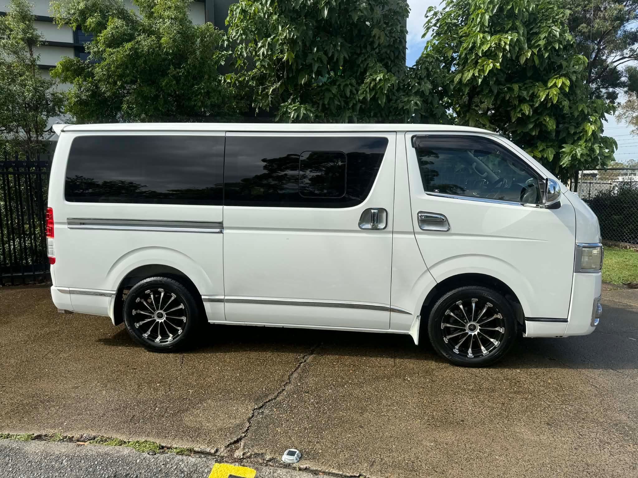 TOYOTA HIACE