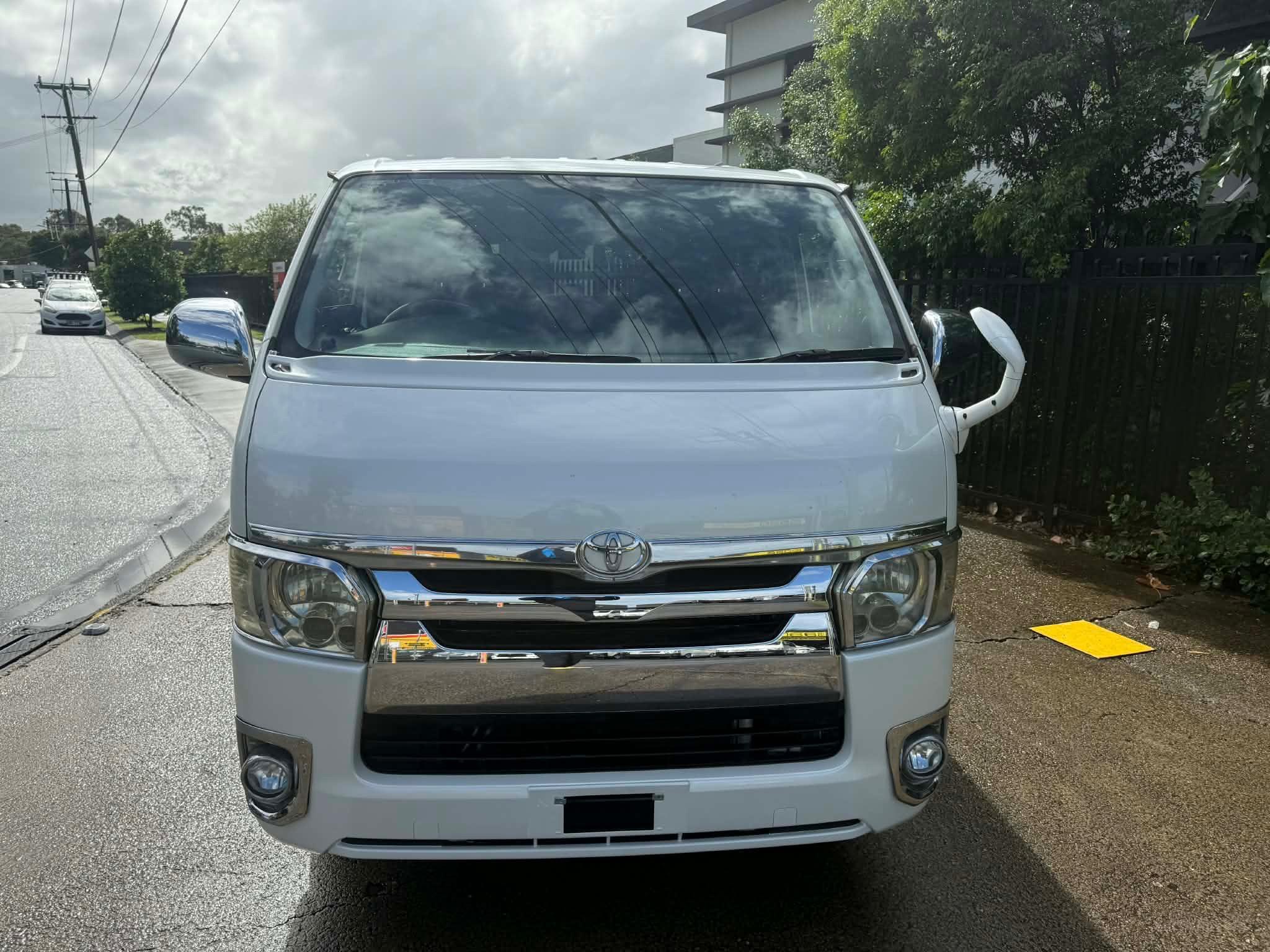 TOYOTA HIACE