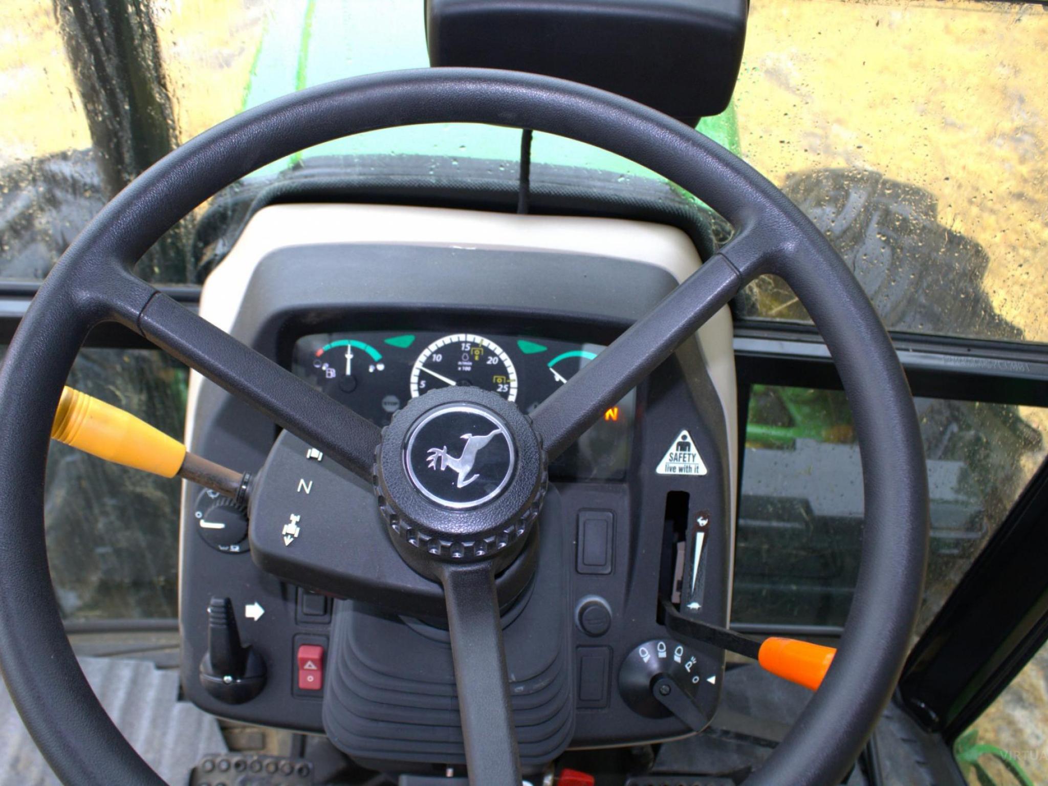 JOHN DEERE 5055E