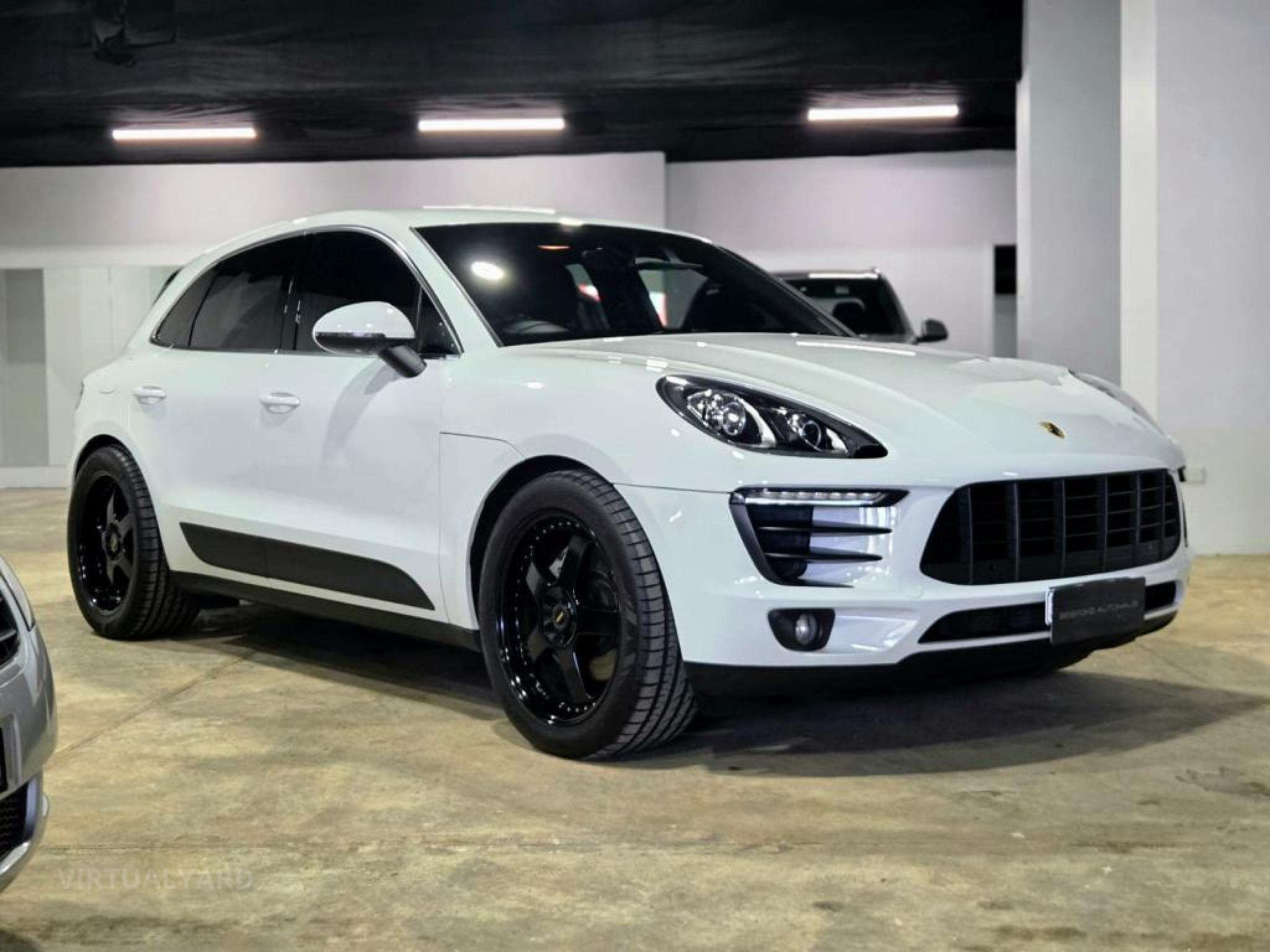 PORSCHE MACAN