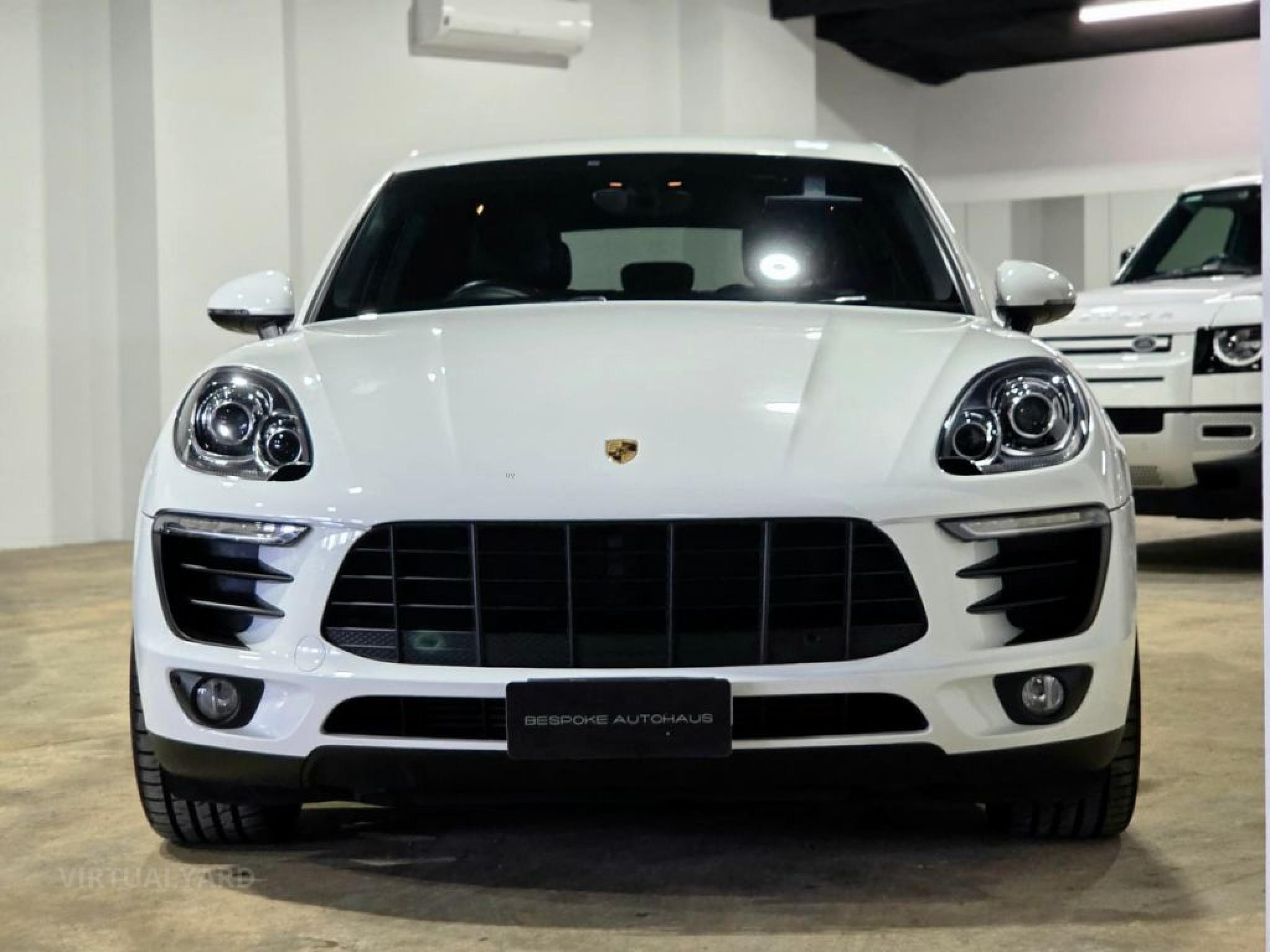 PORSCHE MACAN