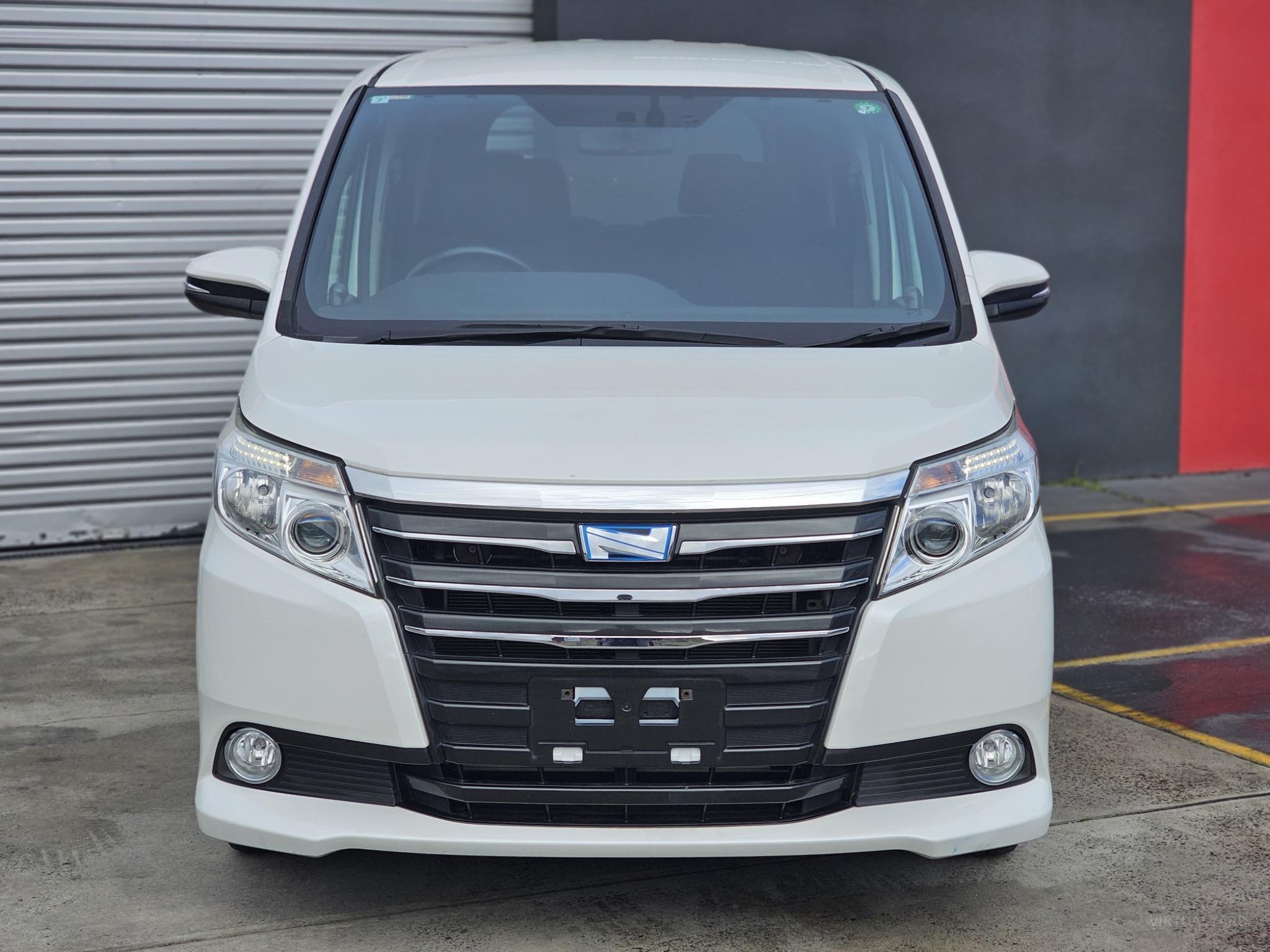 TOYOTA NOAH