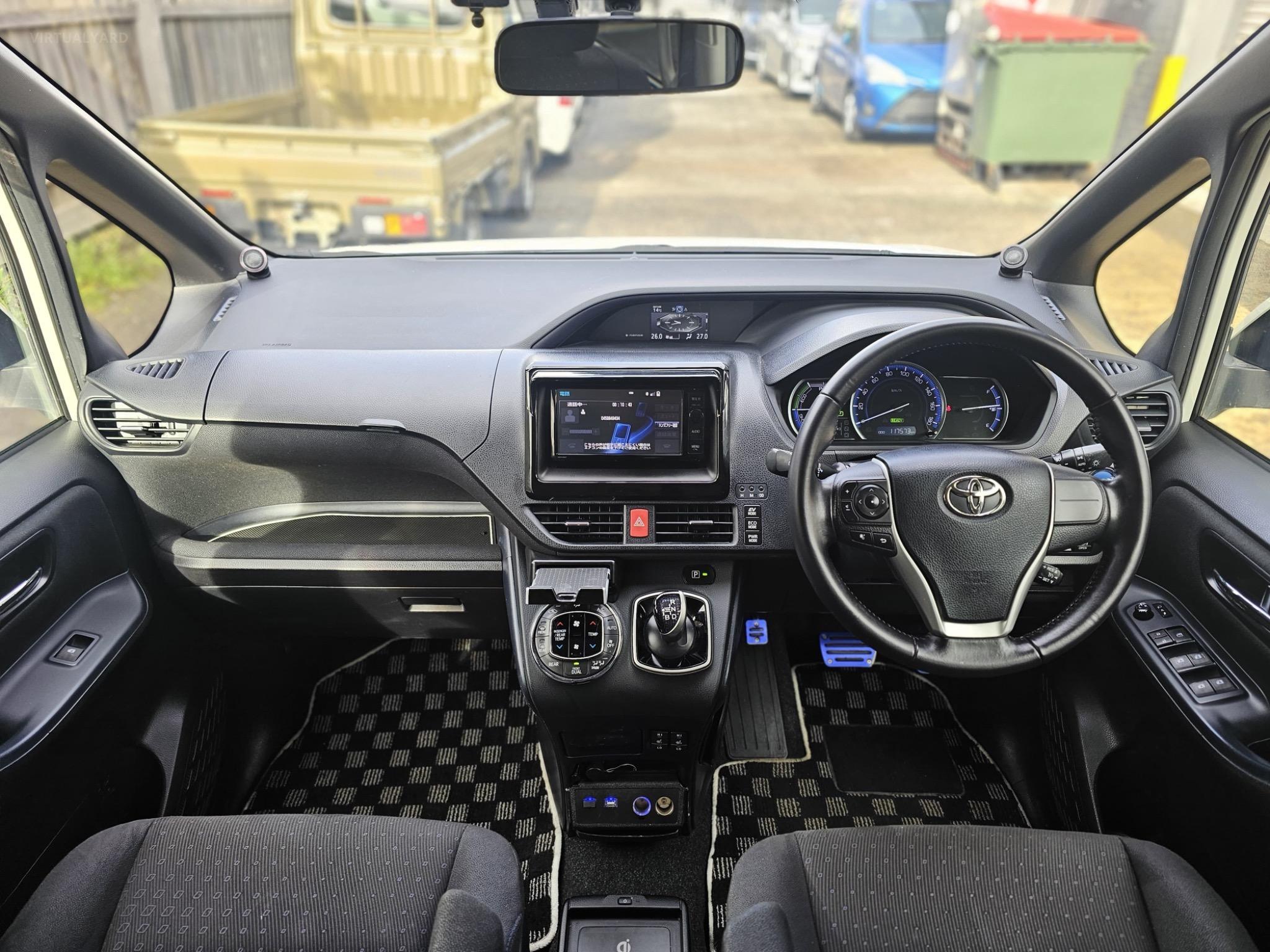 TOYOTA NOAH