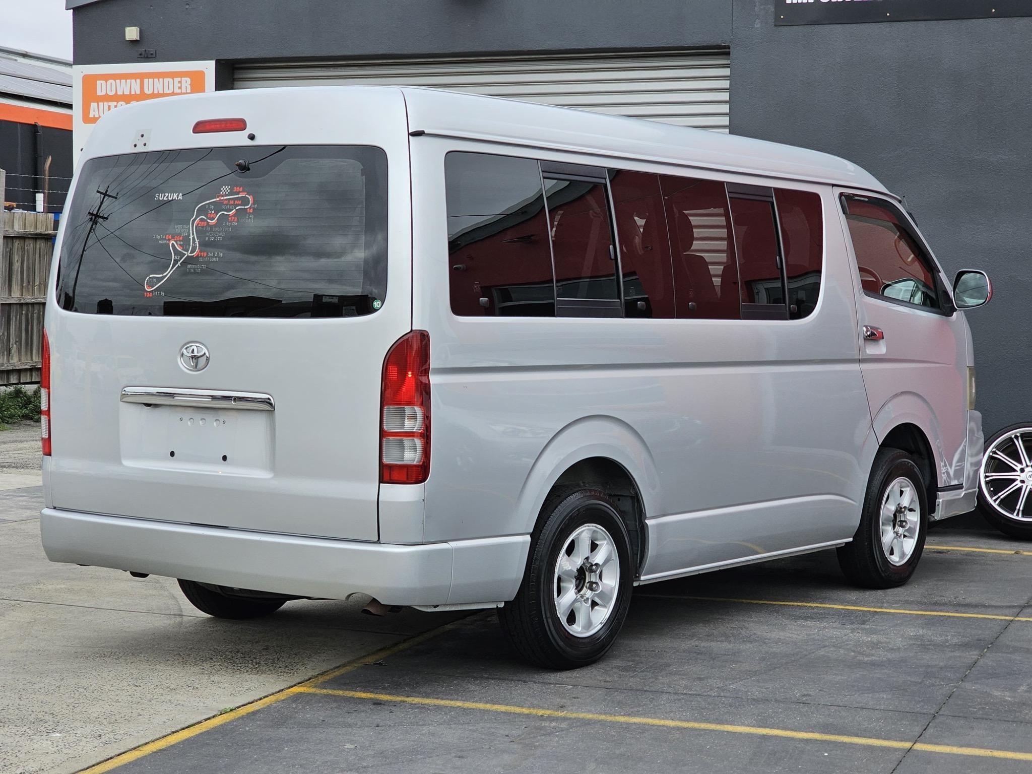 TOYOTA HIACE
