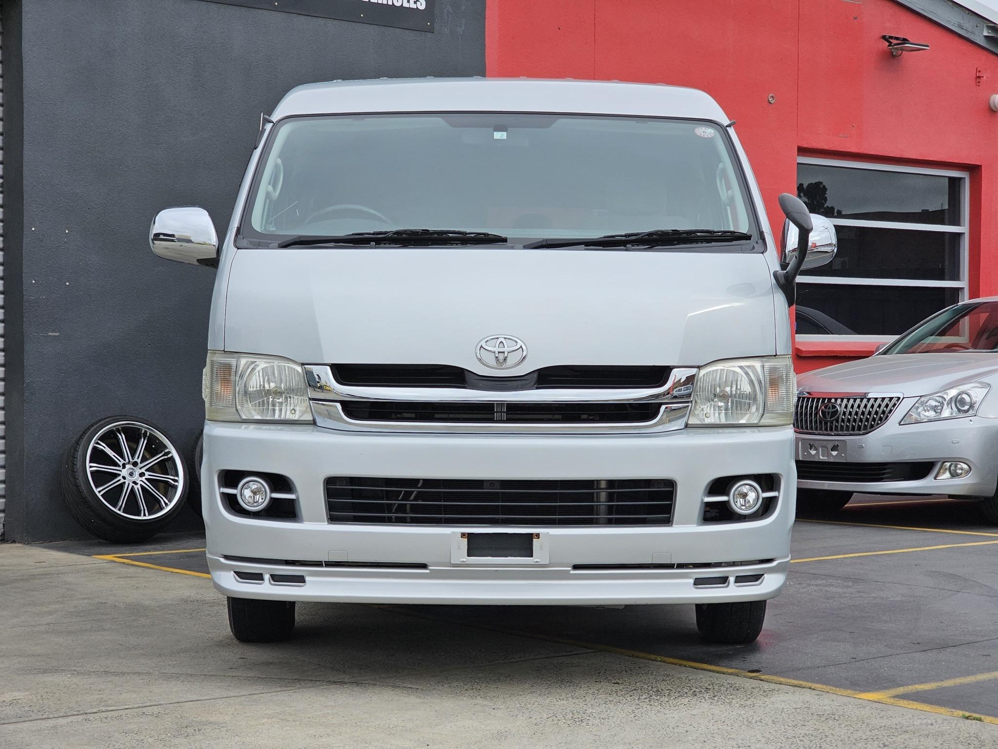 TOYOTA HIACE