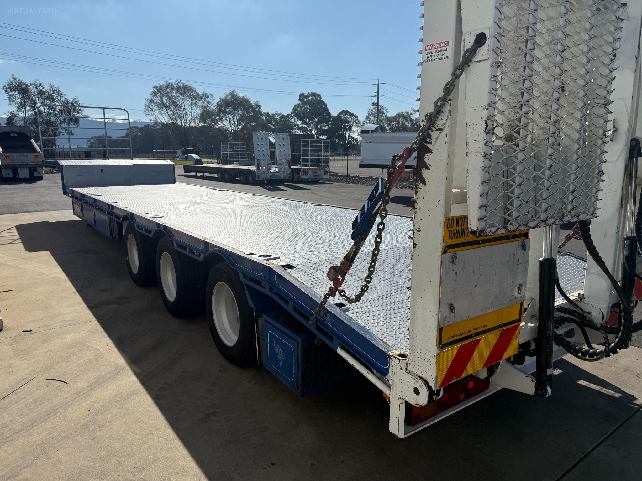 FREIGHTMASTER 48 TRI-AXLE DROP DECK