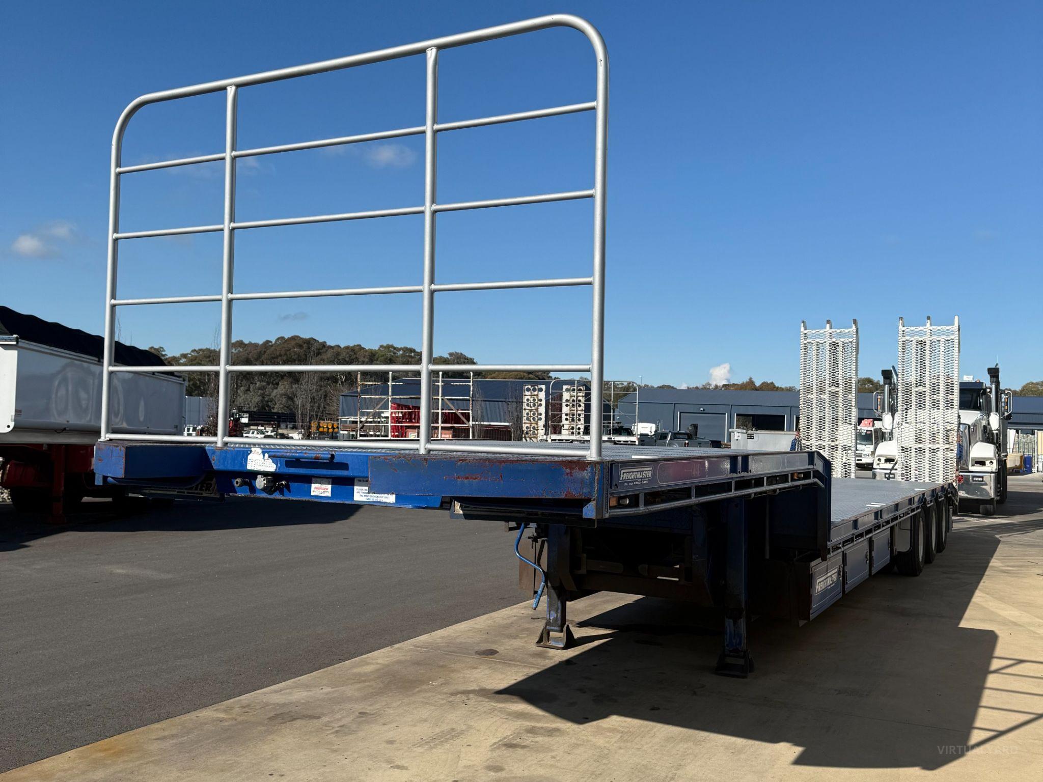 FREIGHTMASTER 48 TRI-AXLE DROP DECK