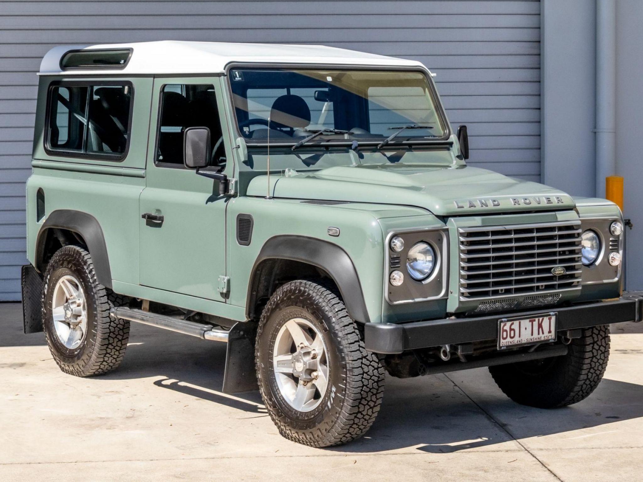 LAND ROVER DEFENDER