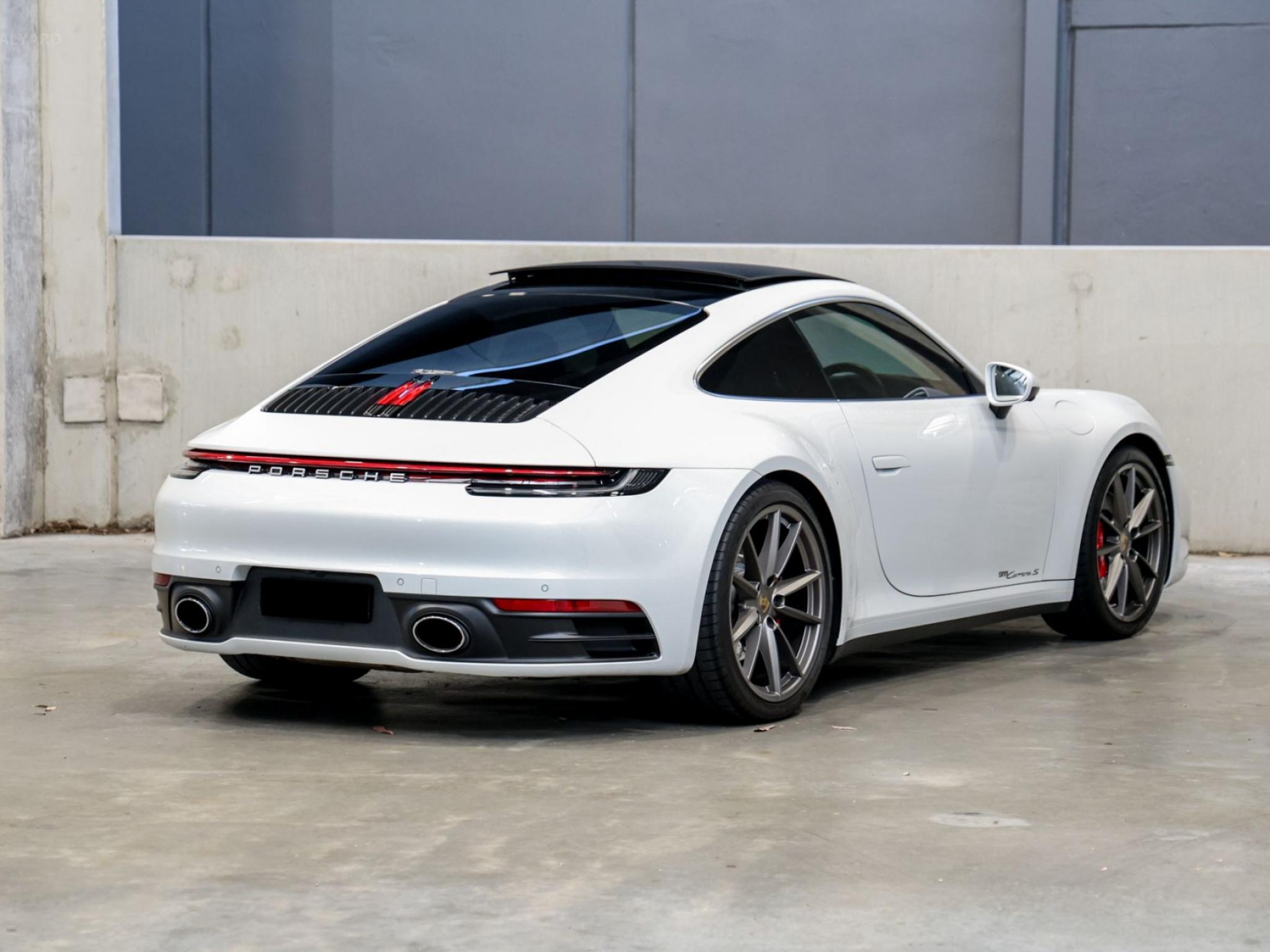 PORSCHE 911