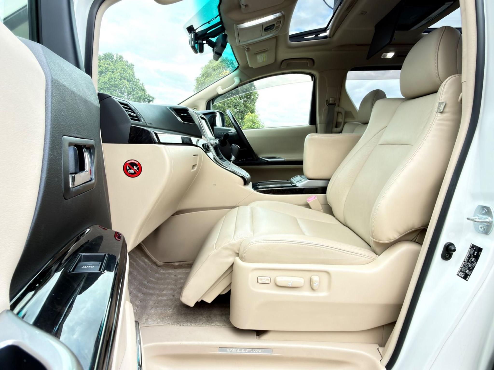 TOYOTA VELLFIRE