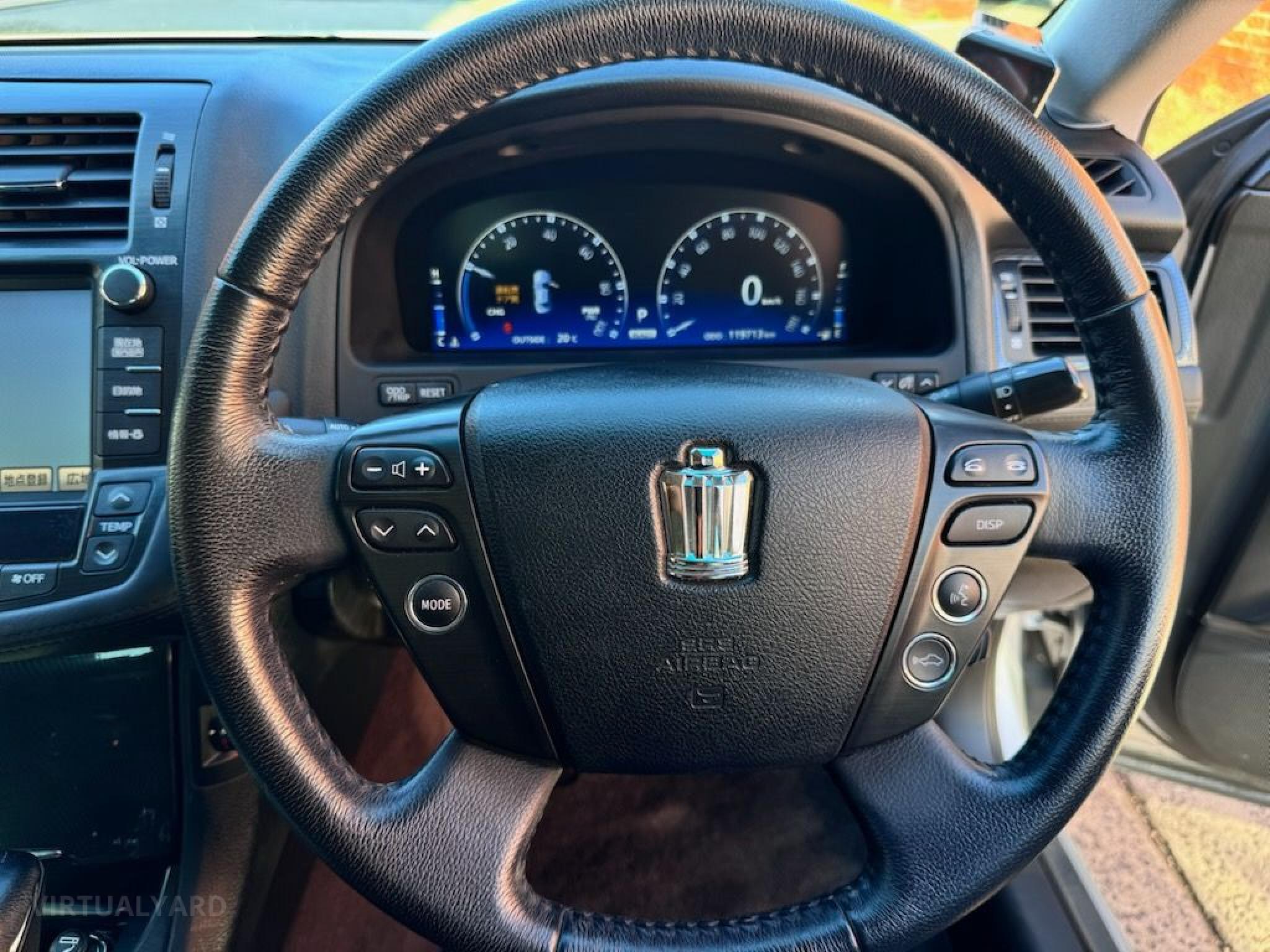 TOYOTA CROWN
