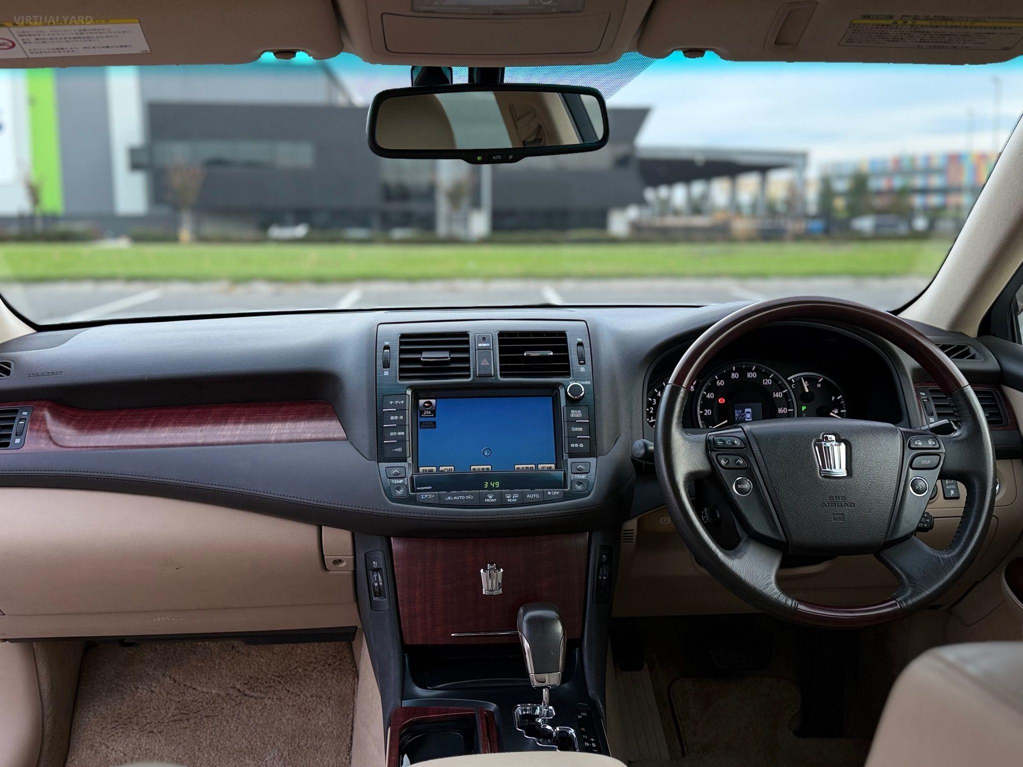 TOYOTA CROWN