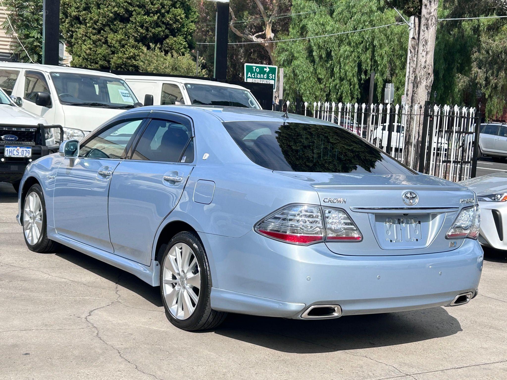 TOYOTA CROWN