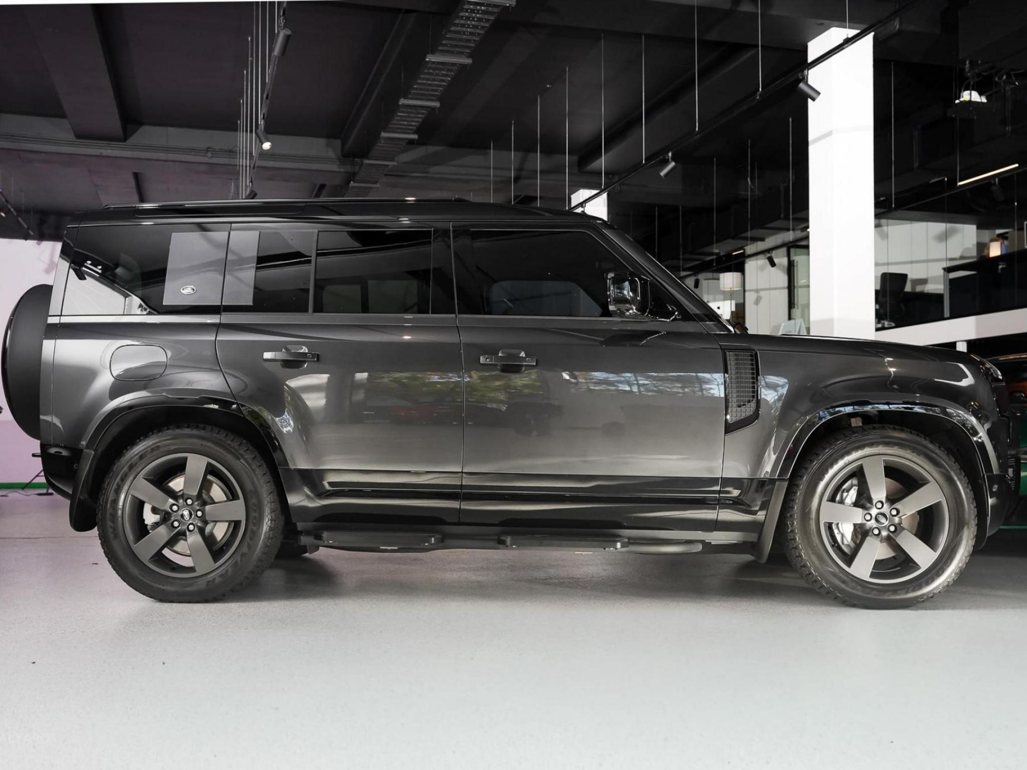 LAND ROVER DEFENDER