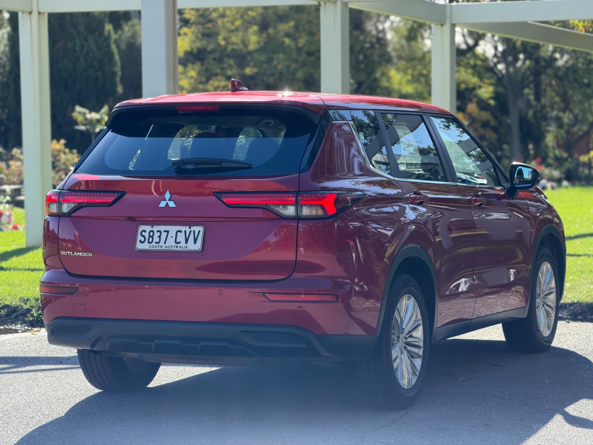 MITSUBISHI OUTLANDER