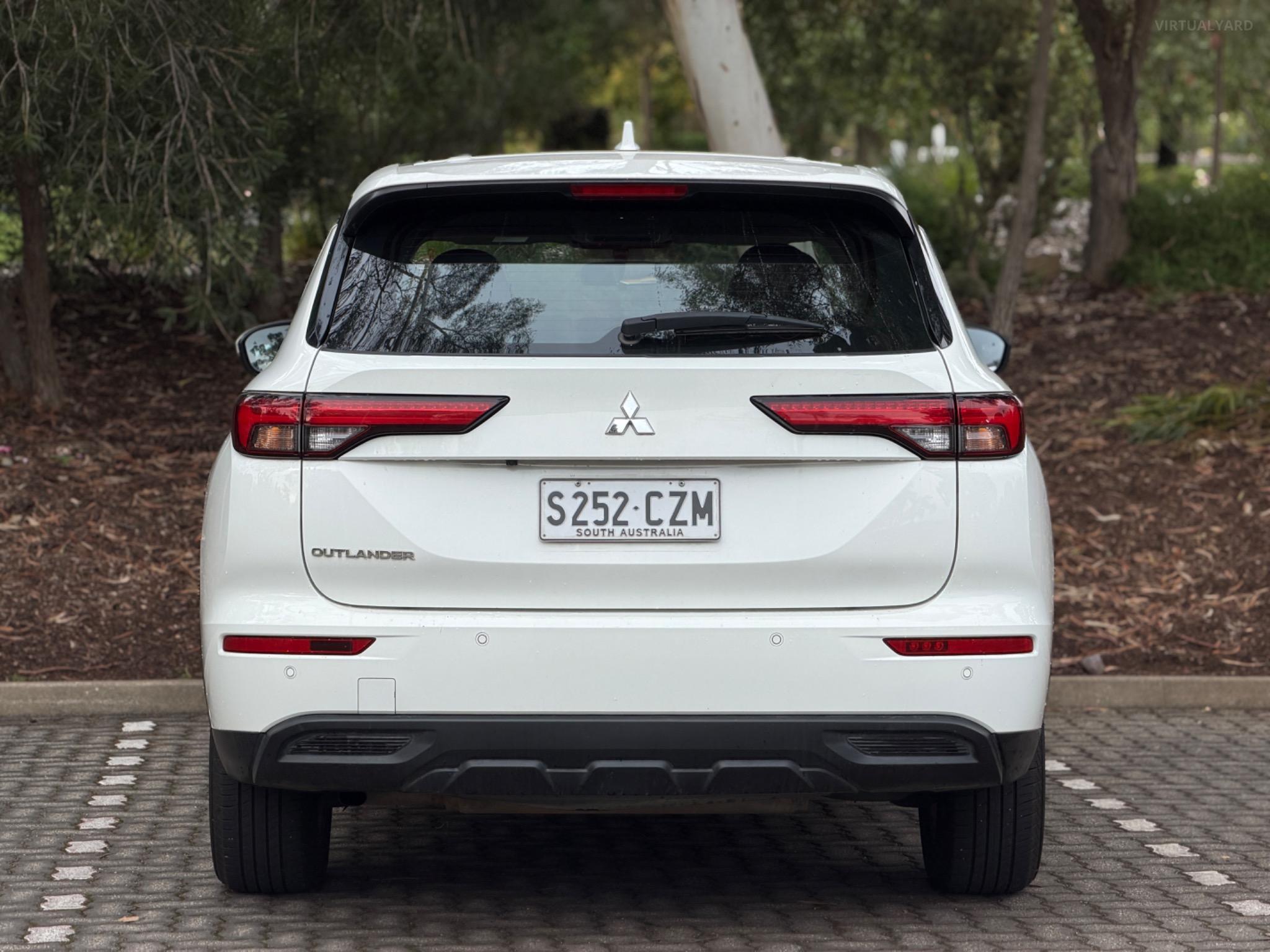 MITSUBISHI OUTLANDER