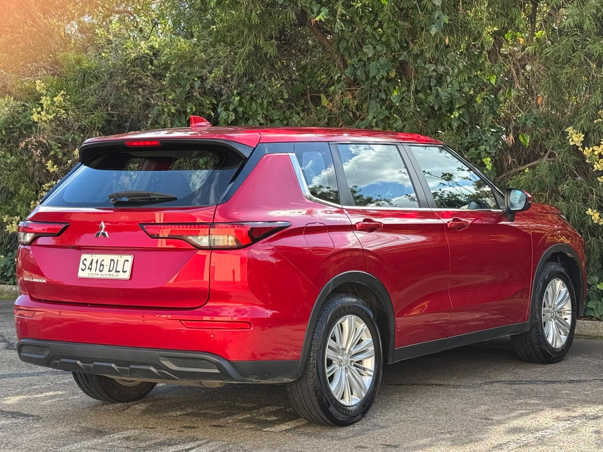MITSUBISHI OUTLANDER