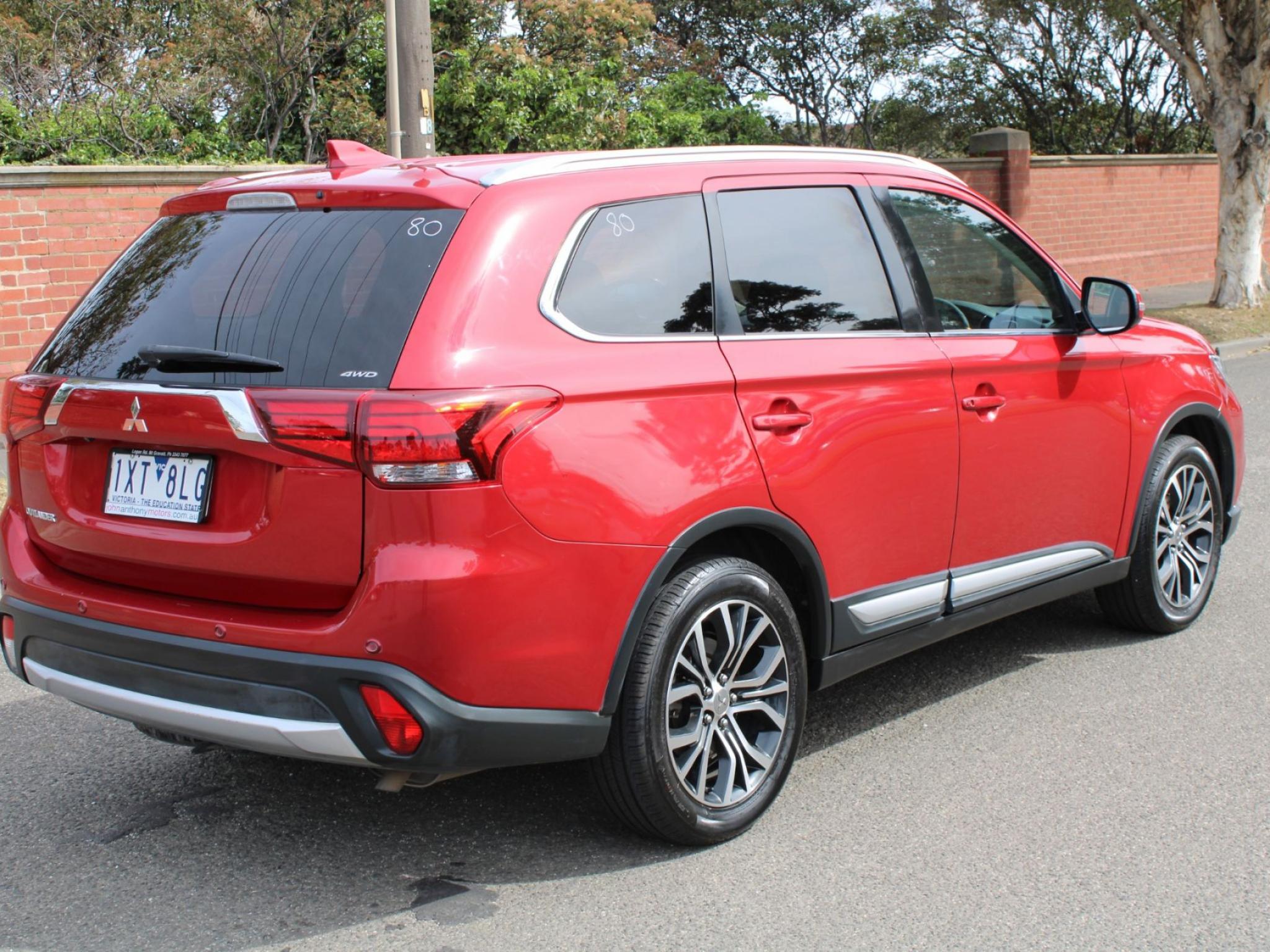 MITSUBISHI OUTLANDER