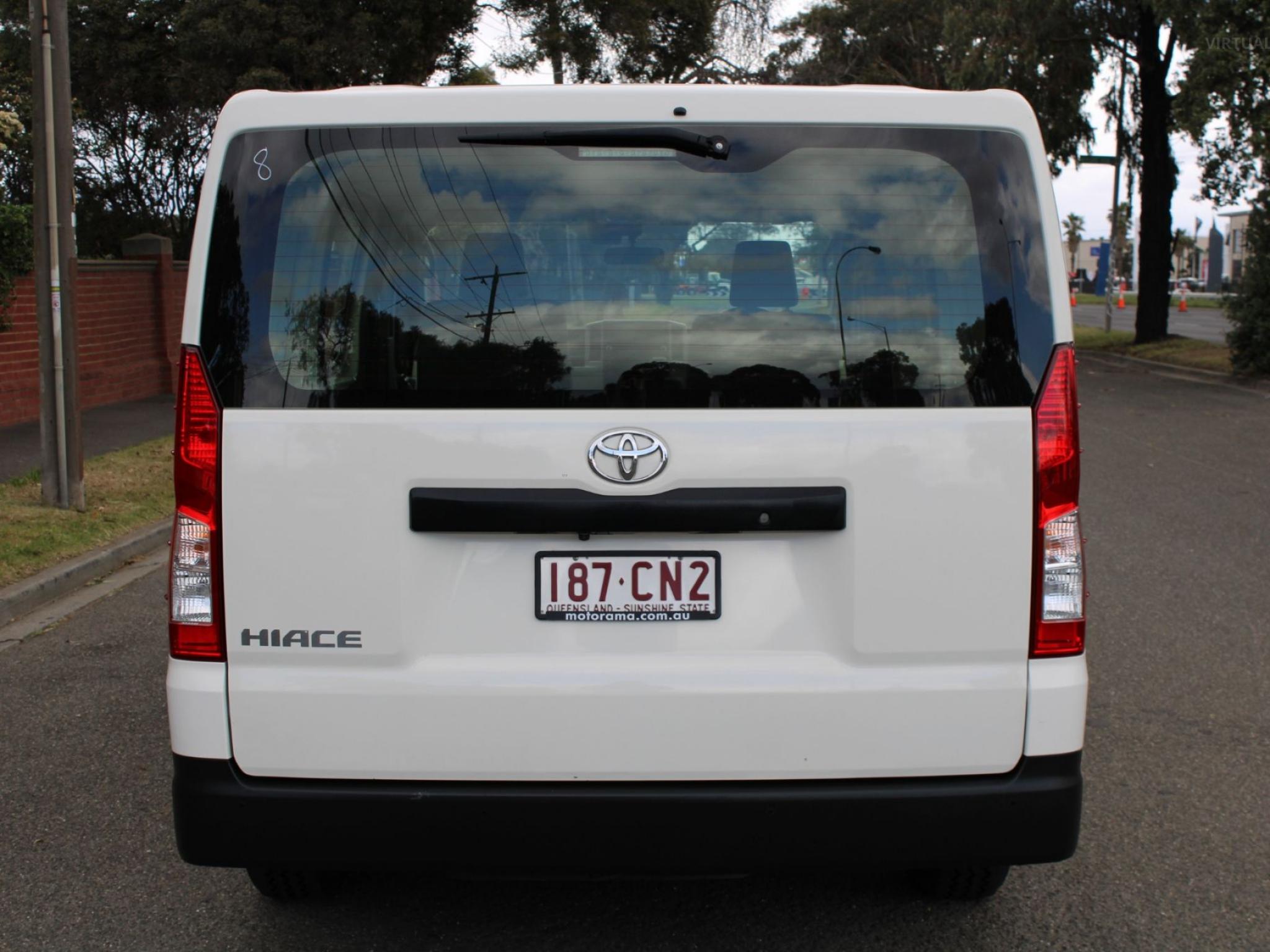 TOYOTA HIACE