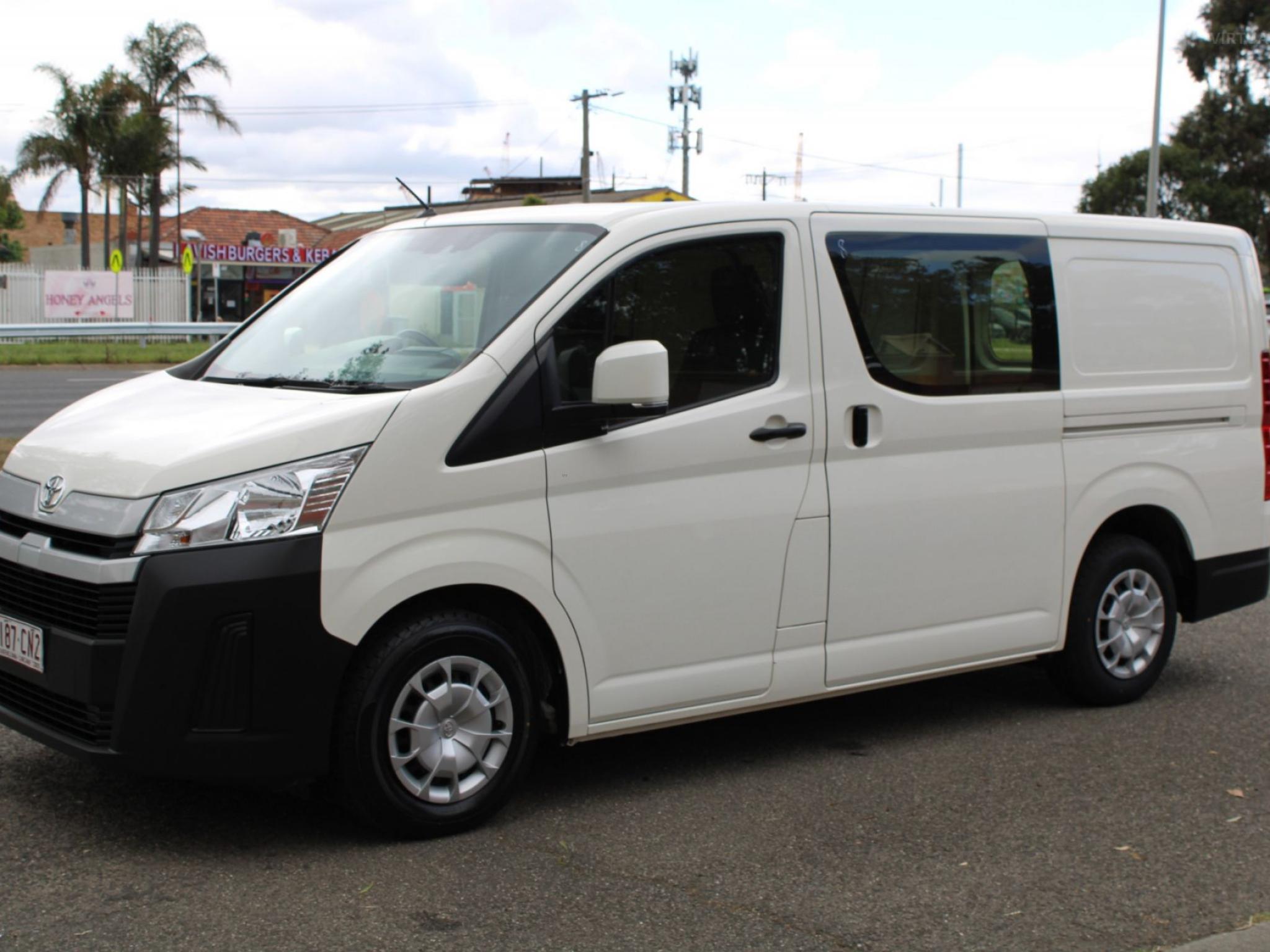 TOYOTA HIACE