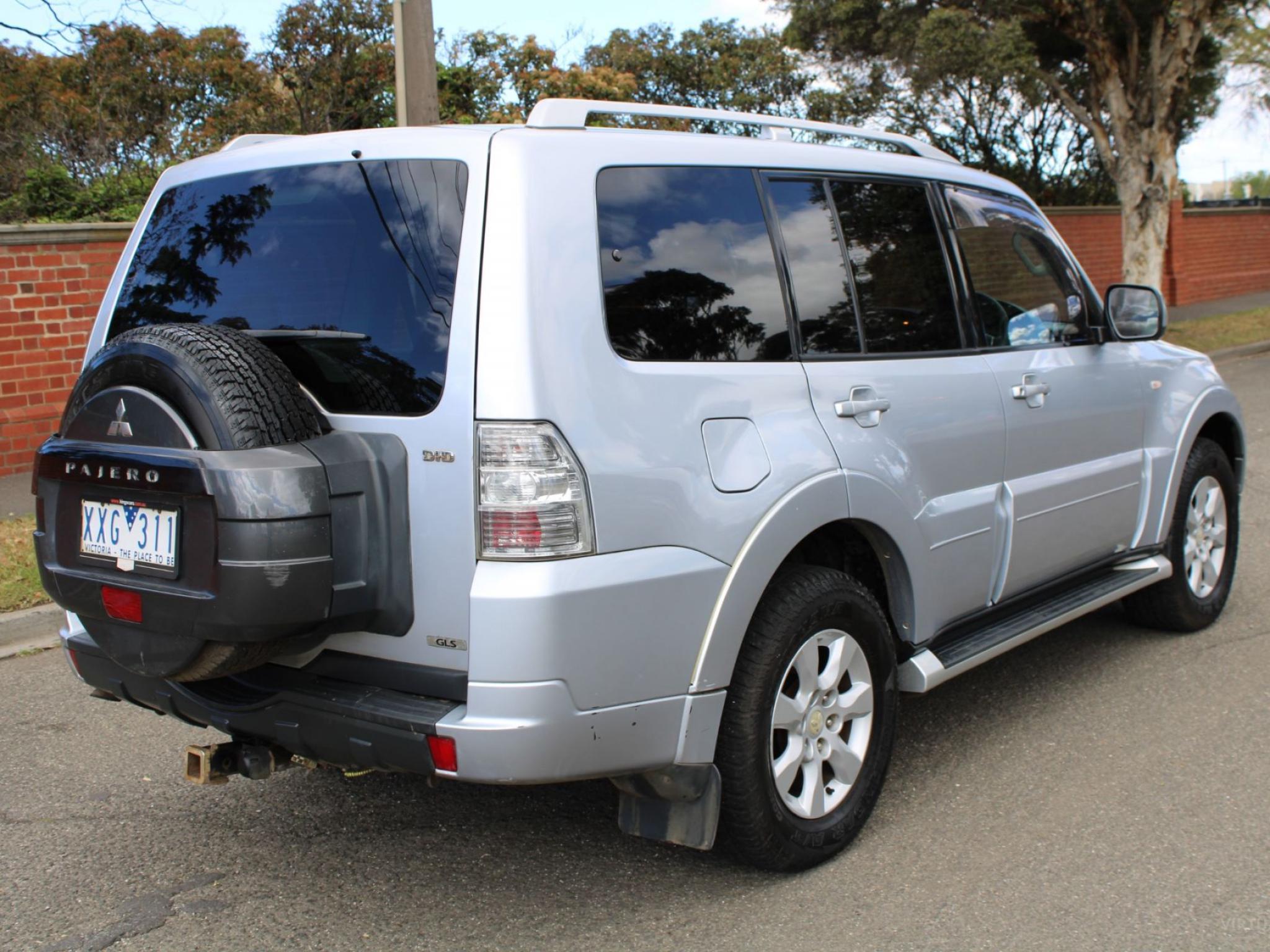 MITSUBISHI PAJERO