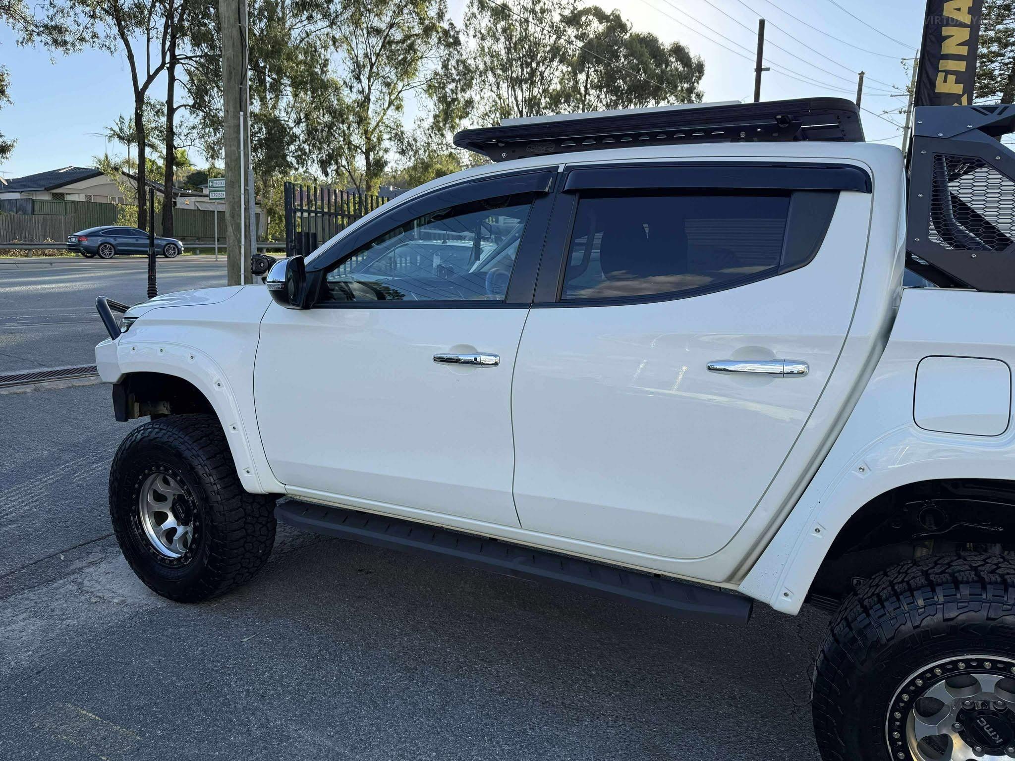 MITSUBISHI TRITON