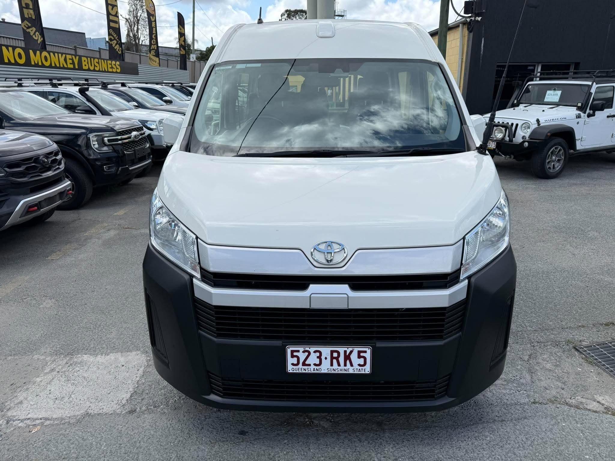 TOYOTA HIACE